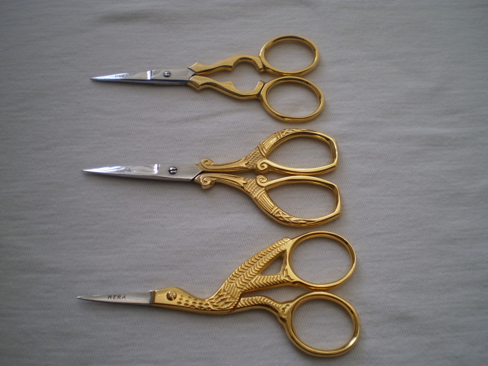 3 PCS SEAGULL & EMBROIDERY FANCY SCISSORS SIZE 3.5“ GOLD PLATED