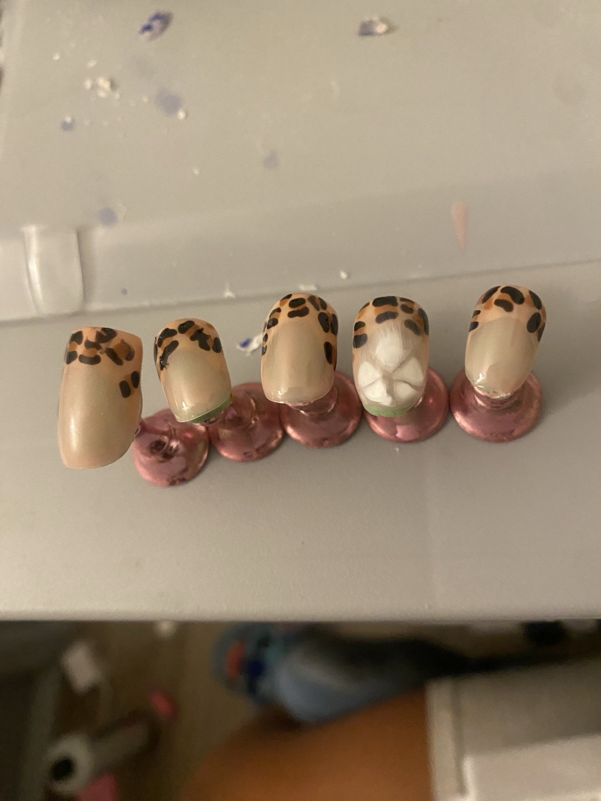 Cute Cheetah print WITH white blooming gel flowers 🌺