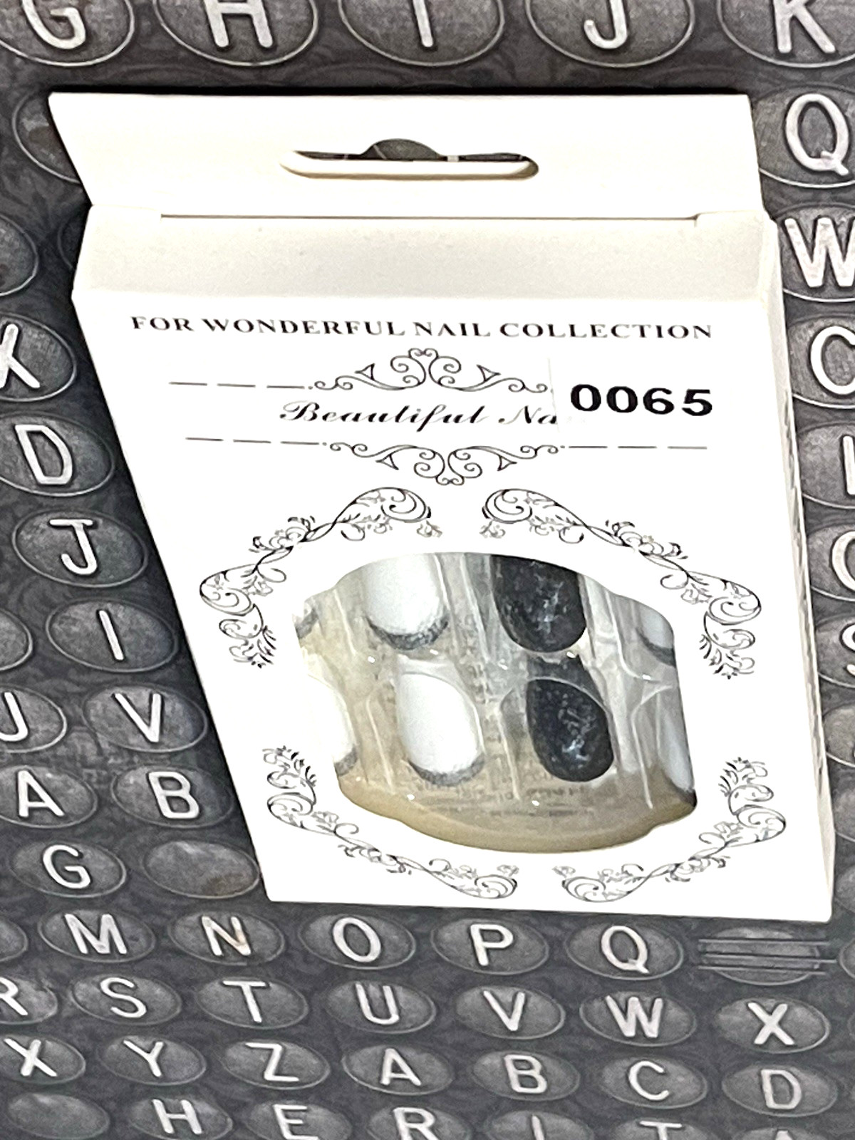 For Wonderful Nail Collection WHITE & BLACK with SILVER ACCENTS Press On Mani