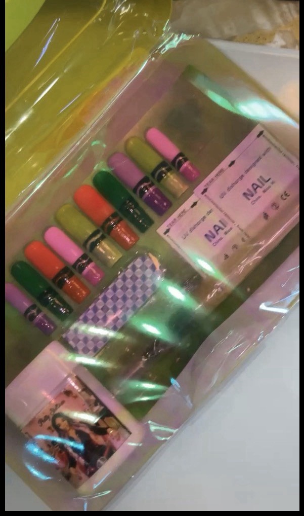 Crayola Multicolor Press on Nails with lotion, cuticle oil & crayon box