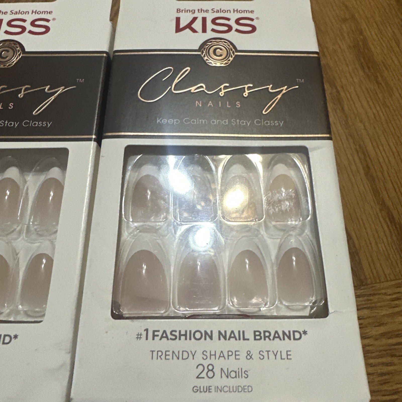 KISS CLASSY 56 pcs PRESS ON NAILS Glossy Almond French Nude Medium #89125 CS04