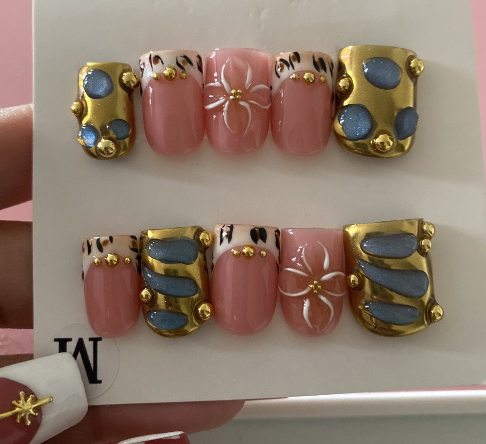 M-3D Flower Press-On Nails Short Square Pink Gold Blue Shiny Pre-Designed Set
