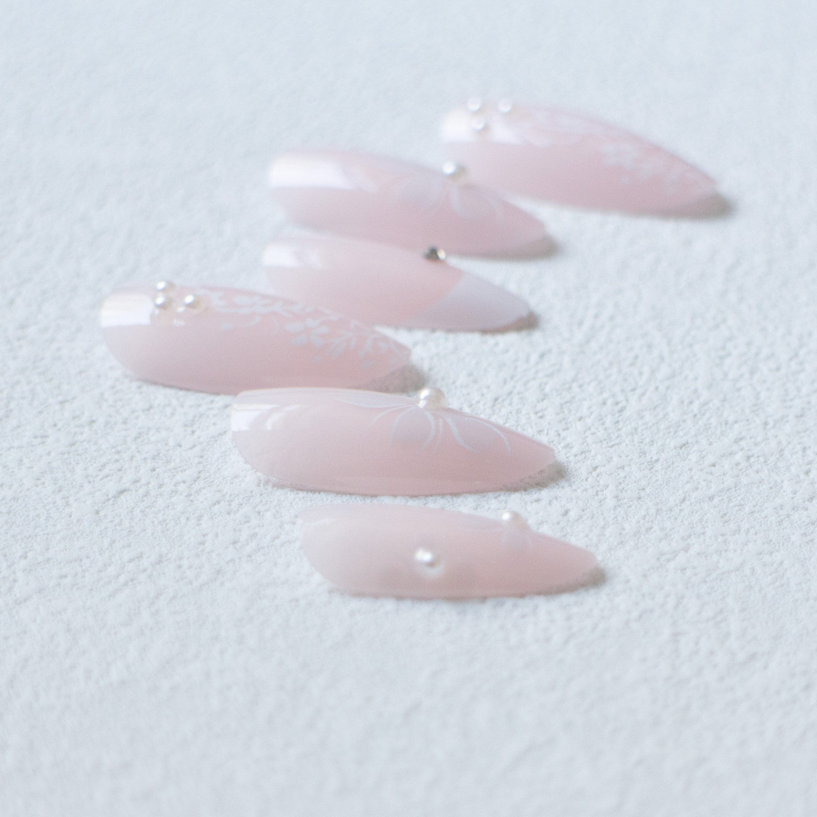 24pcs Nude Press on Nails with White Embroidery Look | Daisy Veil, Medium Almond