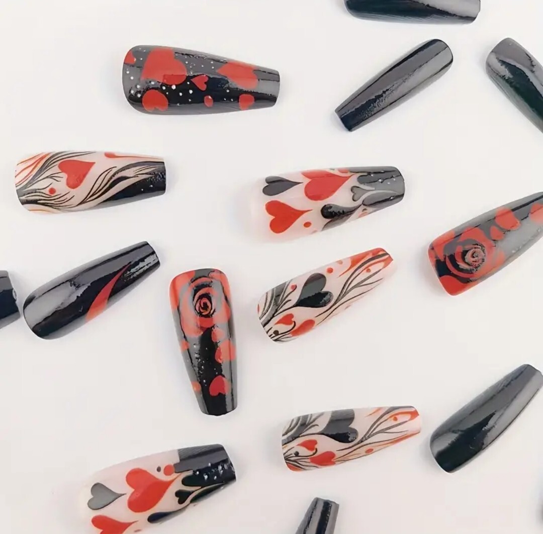 24pcs Heart & Stripe Red White Black & Pink Balcony Nails, Long Press On Nails