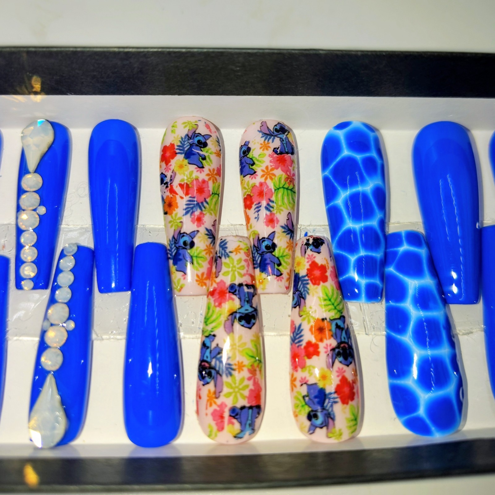 Handmade Nails. Full-set Stitch Theme Includes Application Kit