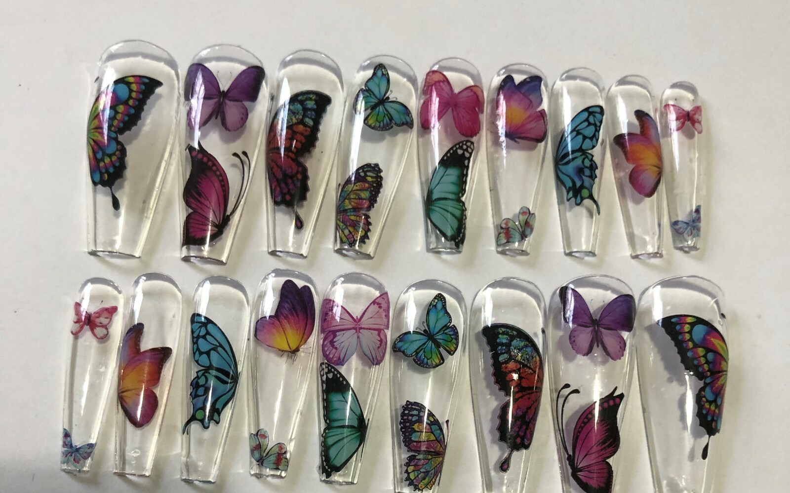 Press on nail set- Clear with Butterfly’s- (Set of 18 sizes 0-8)