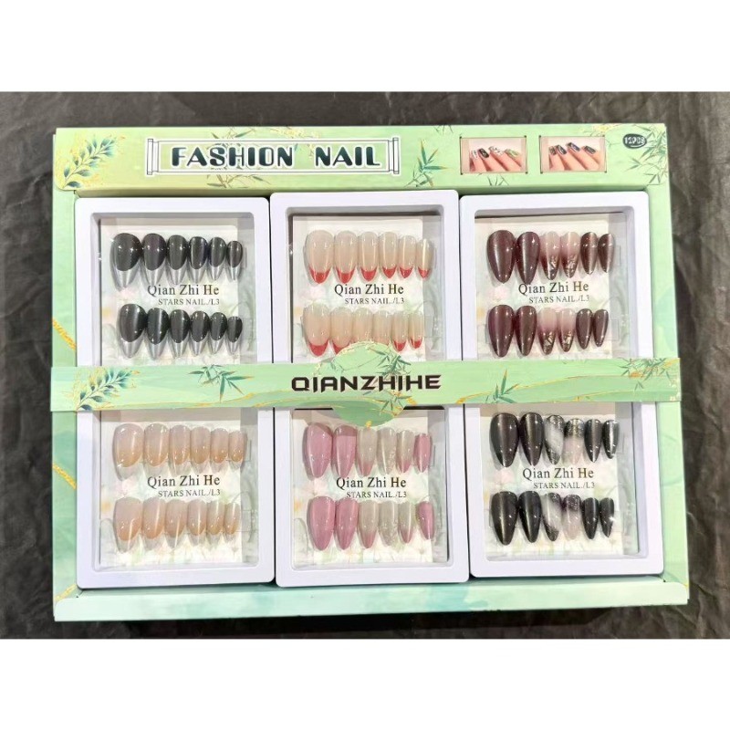 40 Pieces of Nail Art with Random Hand-pressed Stud Combinations for Nail Art
