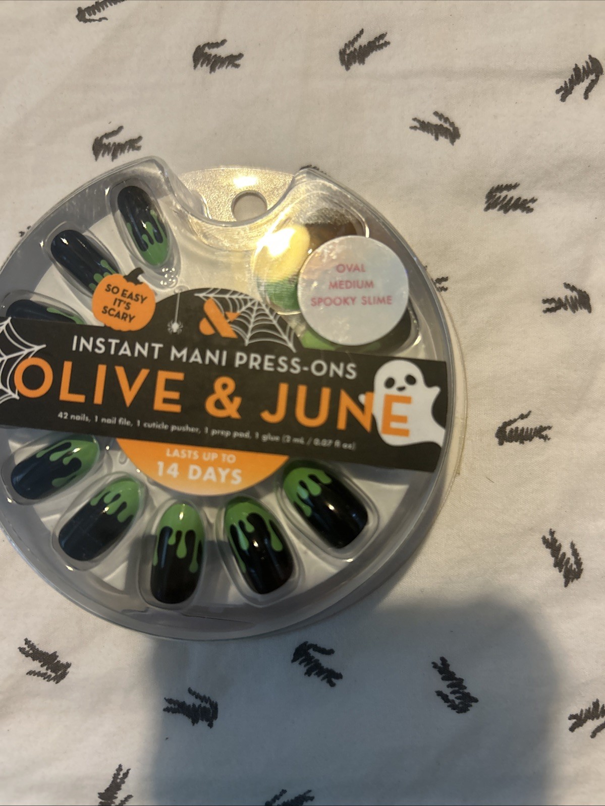Instant Mani Press-one O live & June Oval Medium Spooky Slime