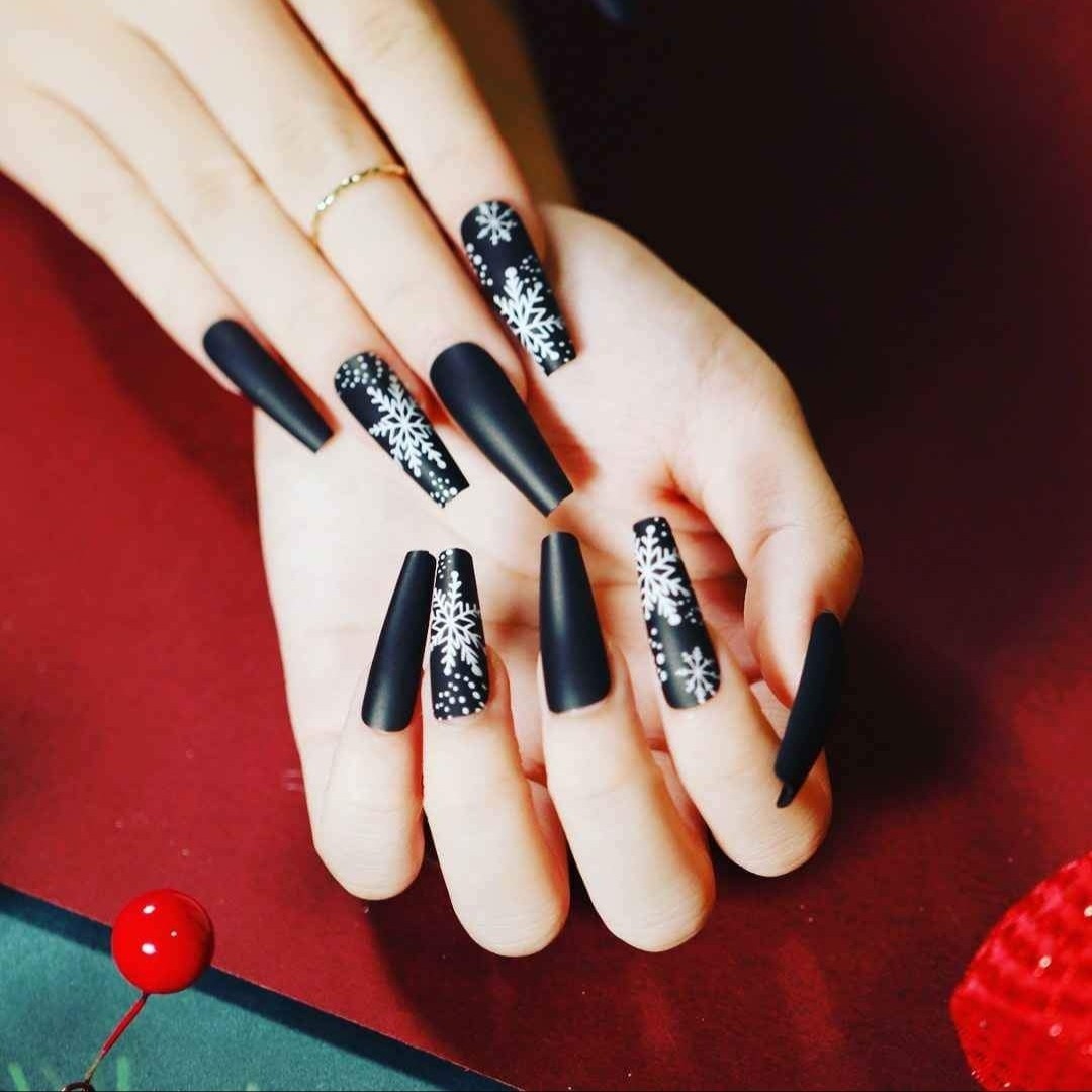 Magic Black/White Snowflake Christmas Long Coffin Matte Press-On Nails Set