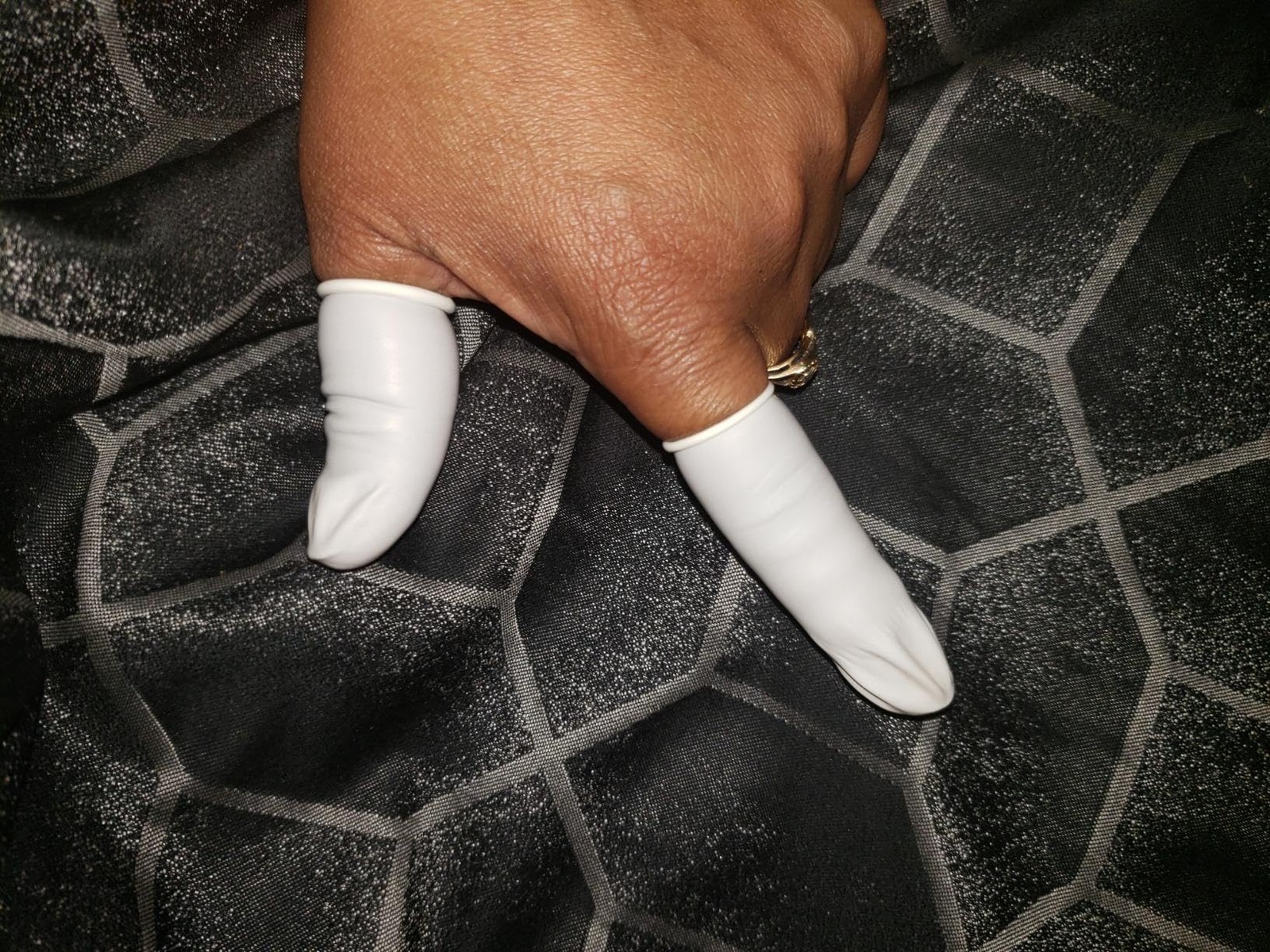 Cuttte (Approx. 330 PCS Latex Finger Cots, Medium Finger Protectors Disposable,