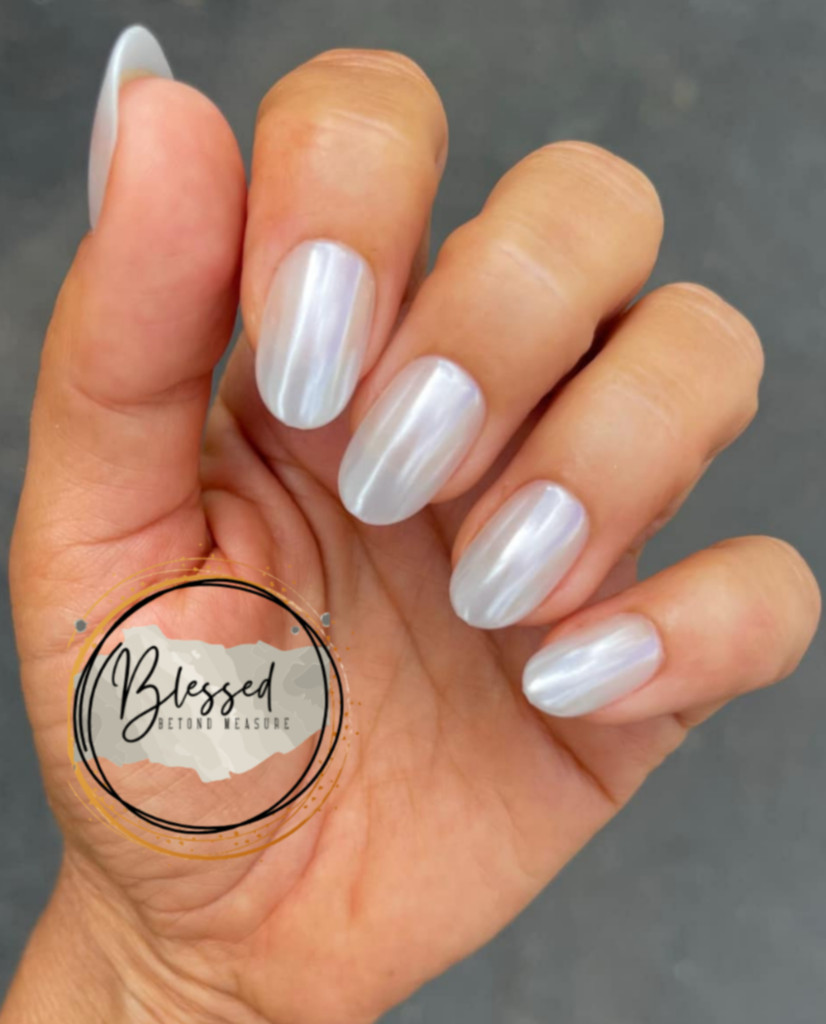Red Aspen Press On Nails- White Hot, Winifred Medium White Oval Glazed
