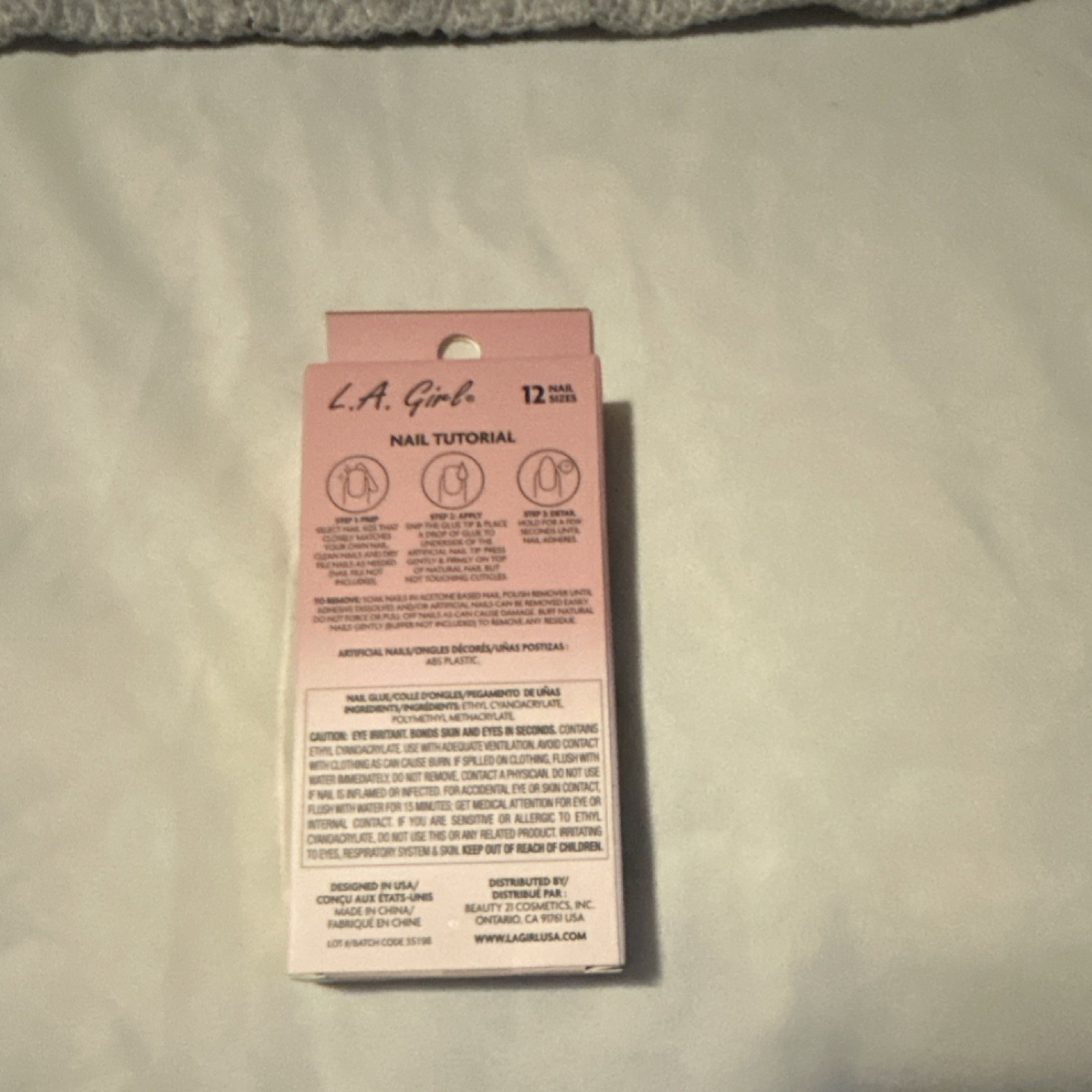 L.A. Girl Artificial Nails White Shiny Gel Plastic 24 Tips Nail Glue GNT554