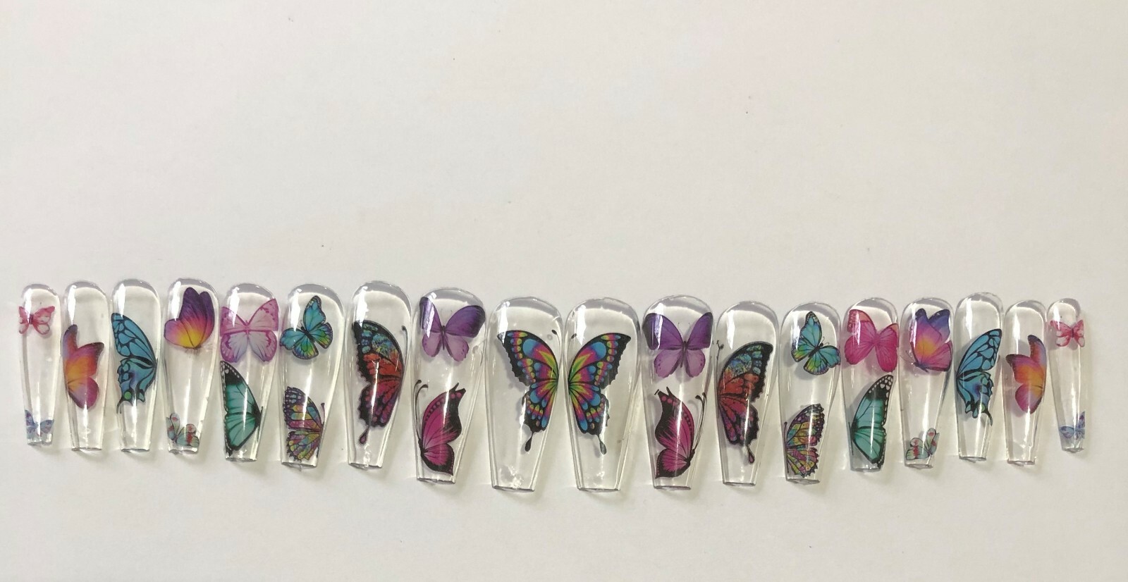 Press on nail set- Clear with Butterfly’s- (Set of 18 sizes 0-8)