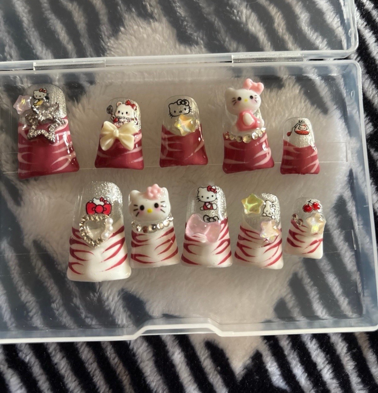 Handmade Junk Duckbill Press on Nails 10Pcs HelloKitty Cute Short False Nails