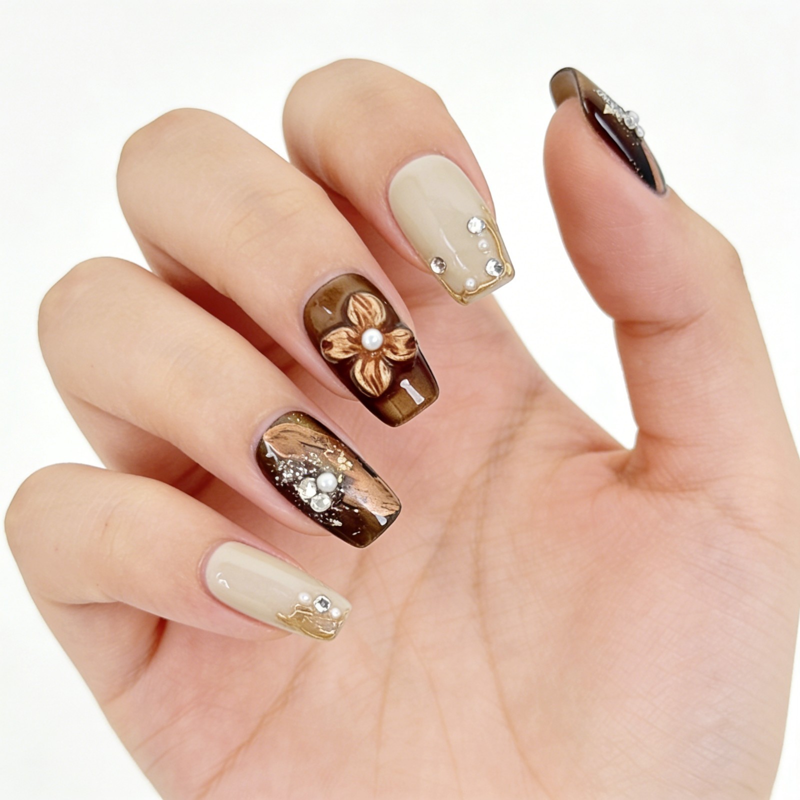 Vintage Gold Amber Press-On Nails with Pearl & Metal Flowers – Square Shape