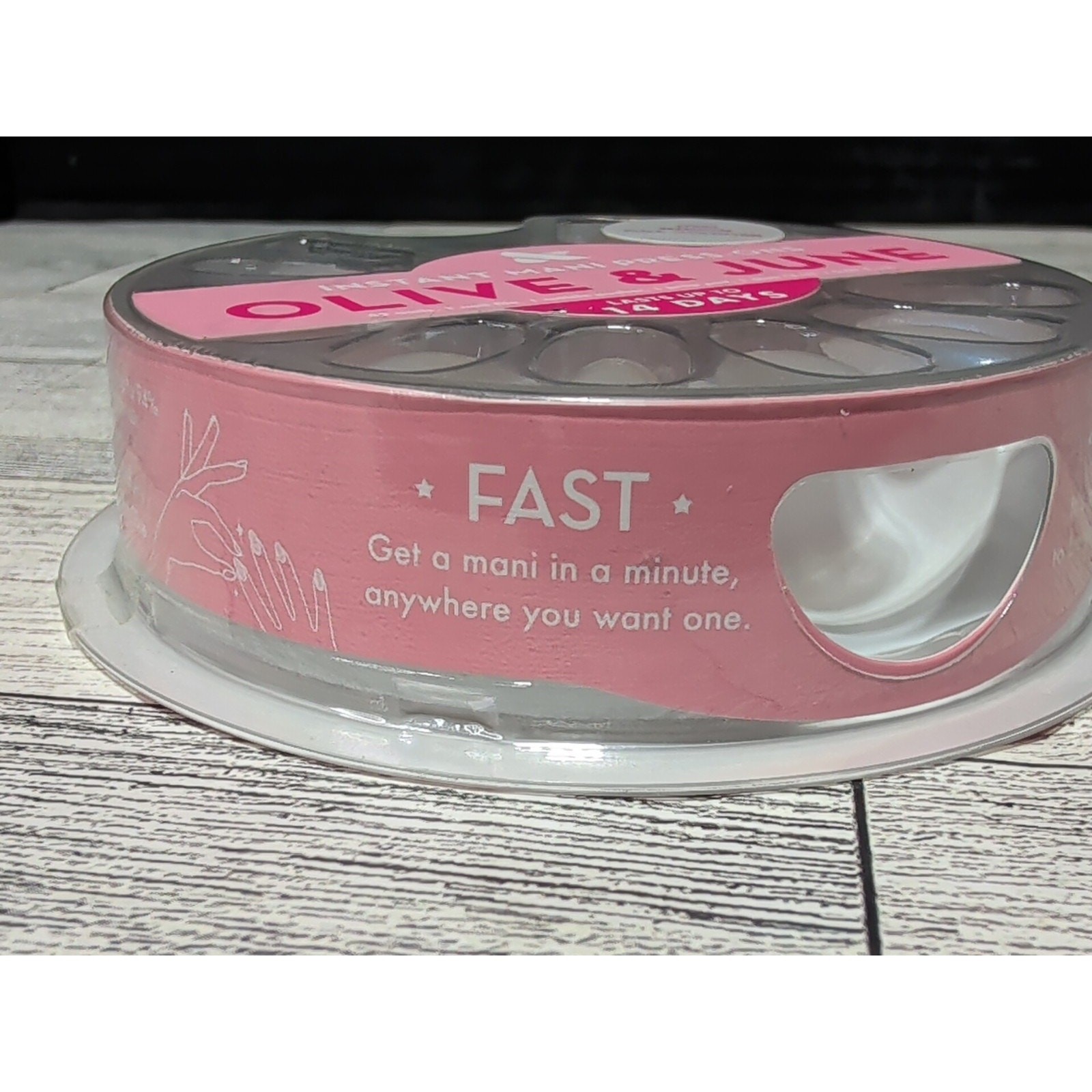 4 X Olive & June Instant Mani Press‑On Nails – Pink Goldfish – Medium