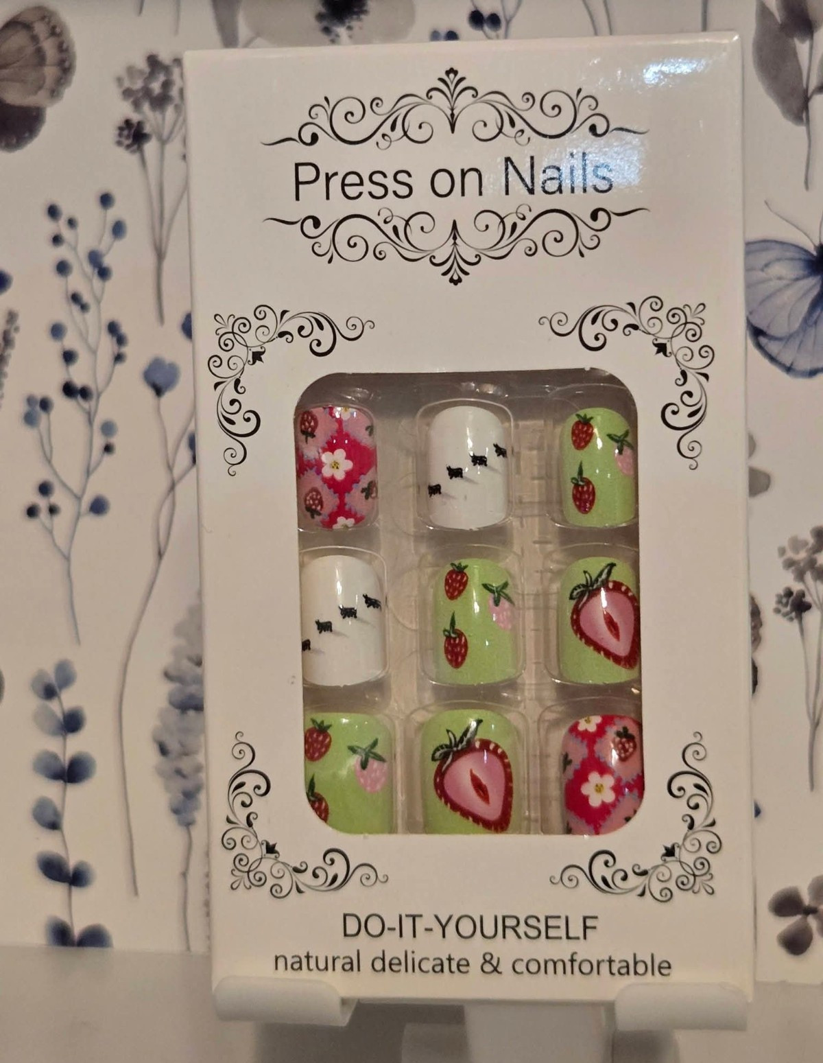 Pre-Designed Press-On Nails Strawberry Fruit Design Short Square Green Set