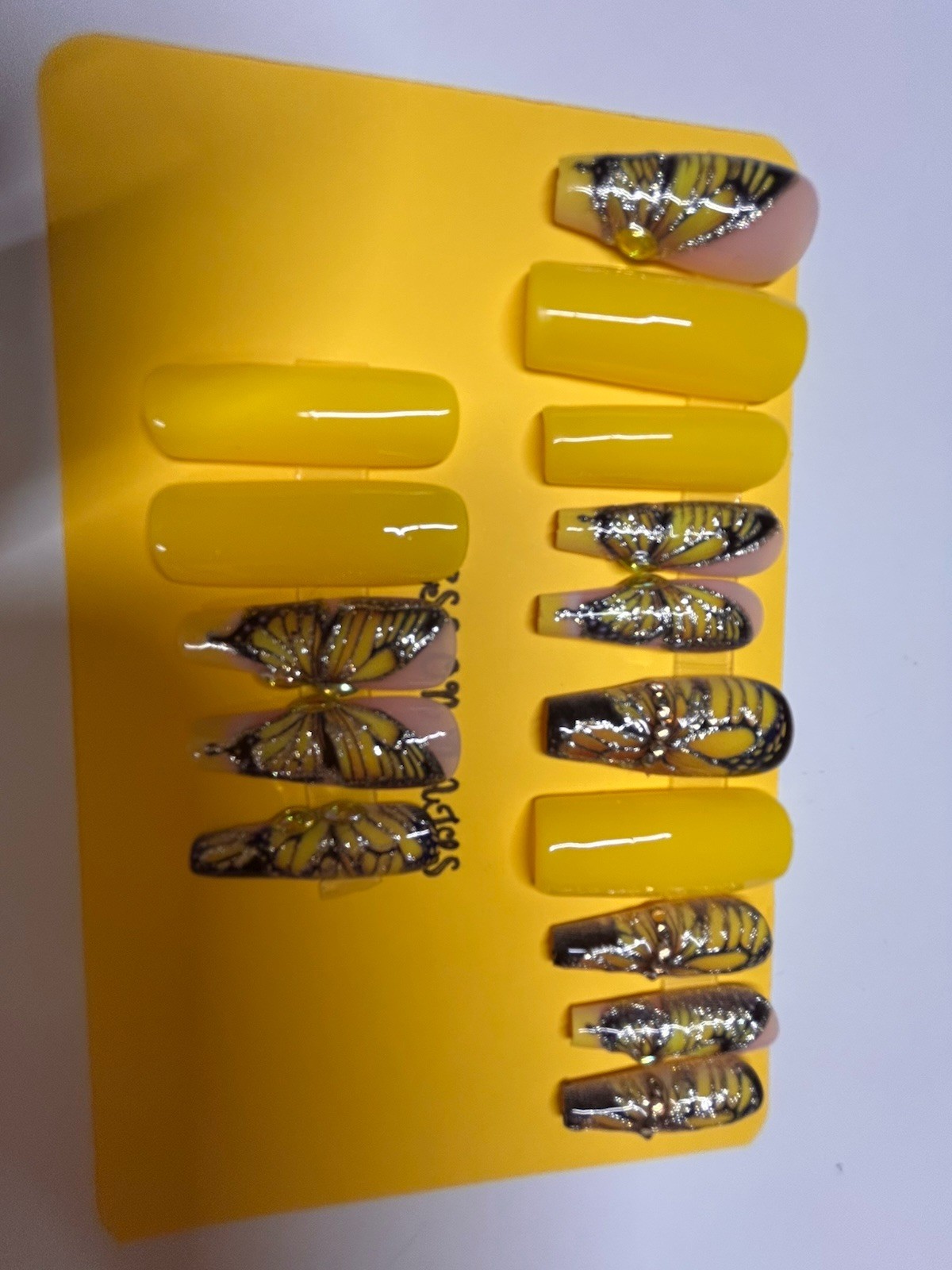 press on nails Read Description
