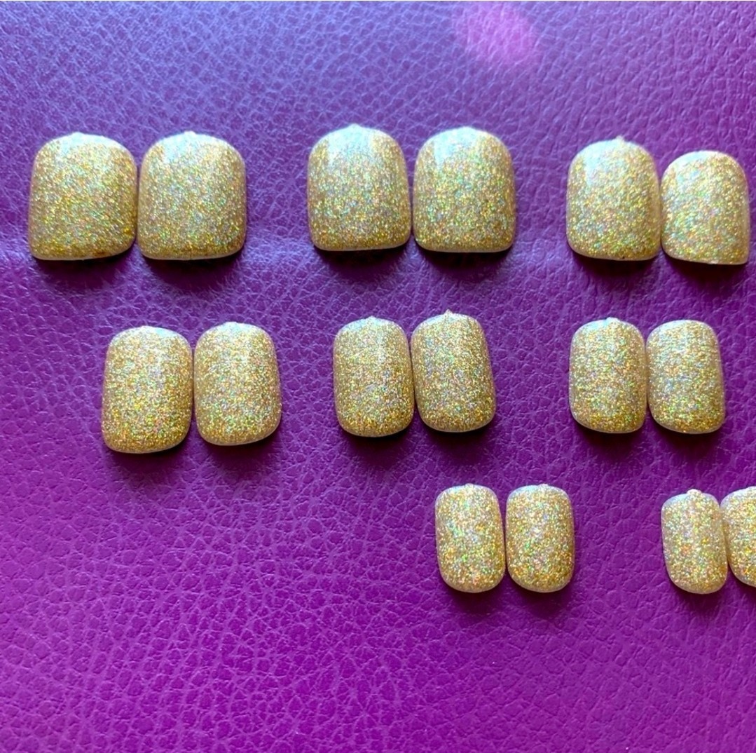 Gold Acrylic Short Press-On Nails 24 Pieces