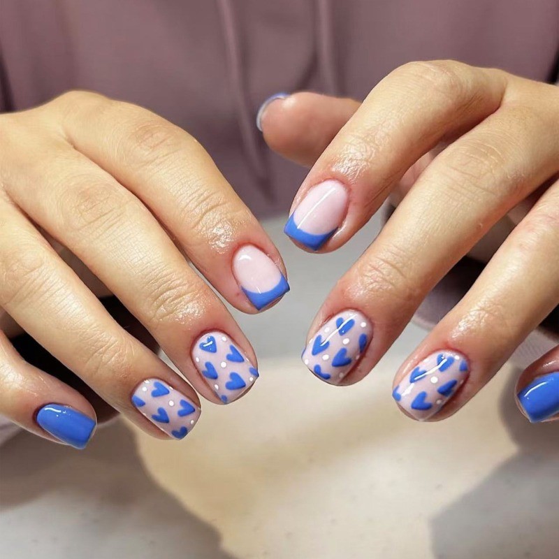 72 Valentine’s Day Nail Art Pieces, Suitable for Both Girls and Women