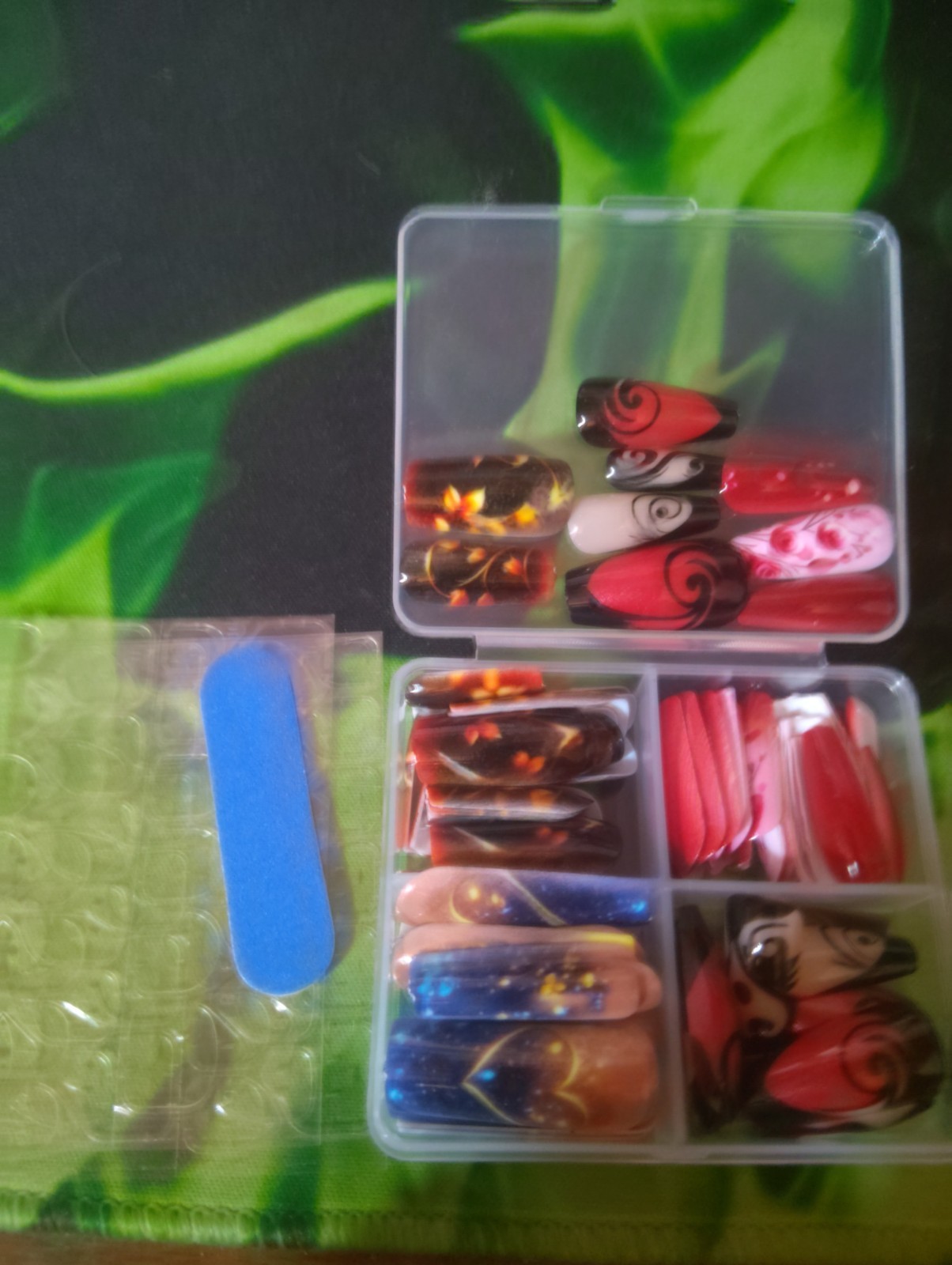 Pre-Designed Plastic Nail Tips Set Multicolor Glitter for Nail Art, With Box