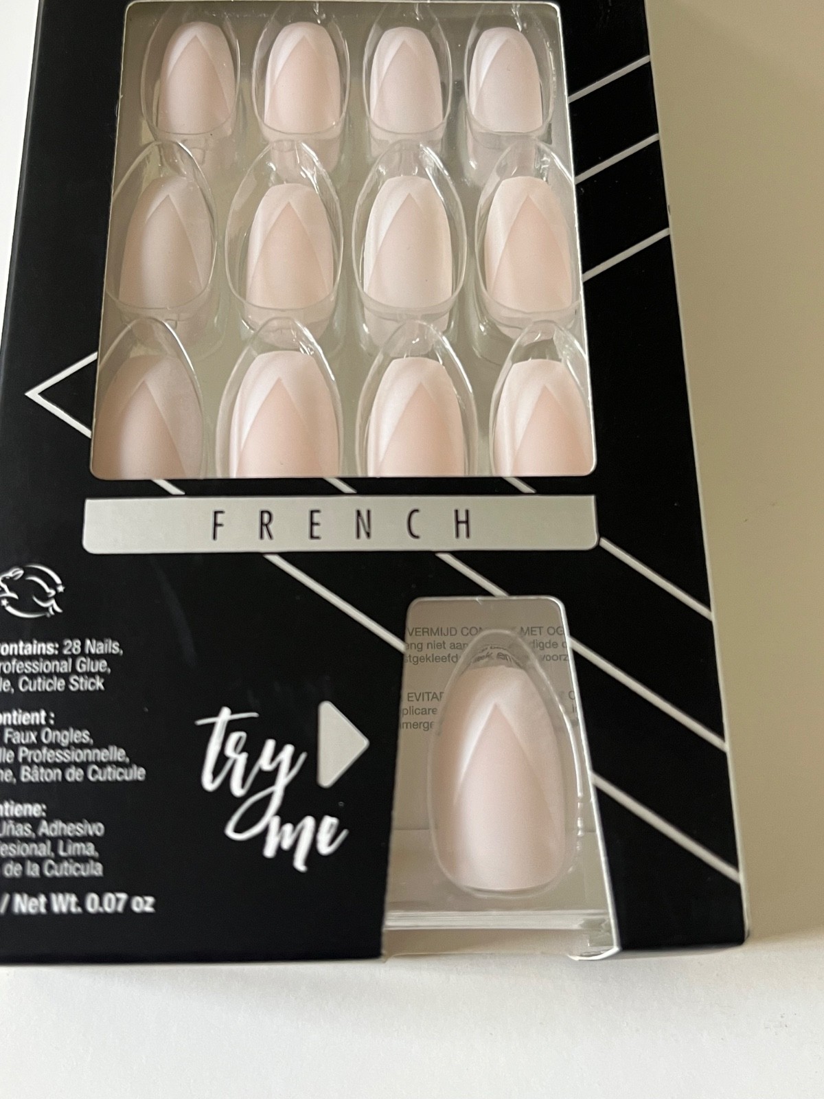 Nail addict ARDELL French include 28 nails,glue and cuticle stick