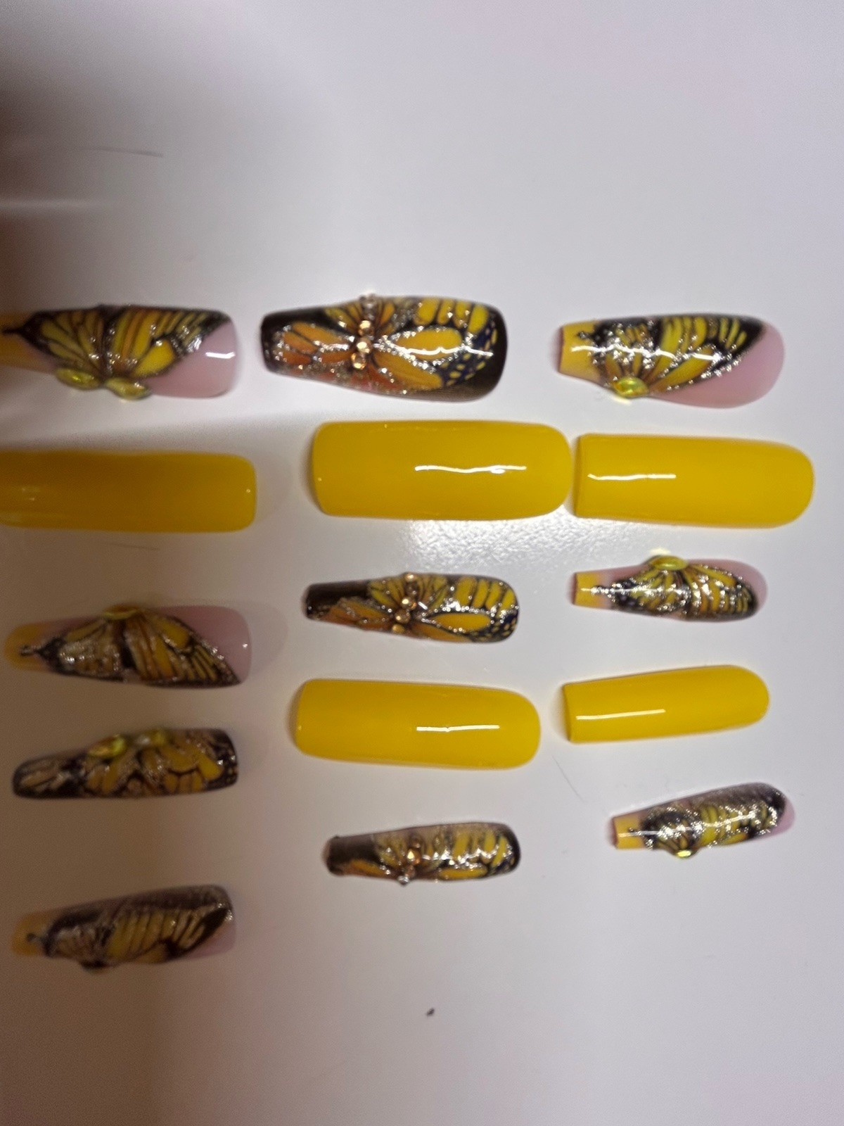 press on nails Read Description