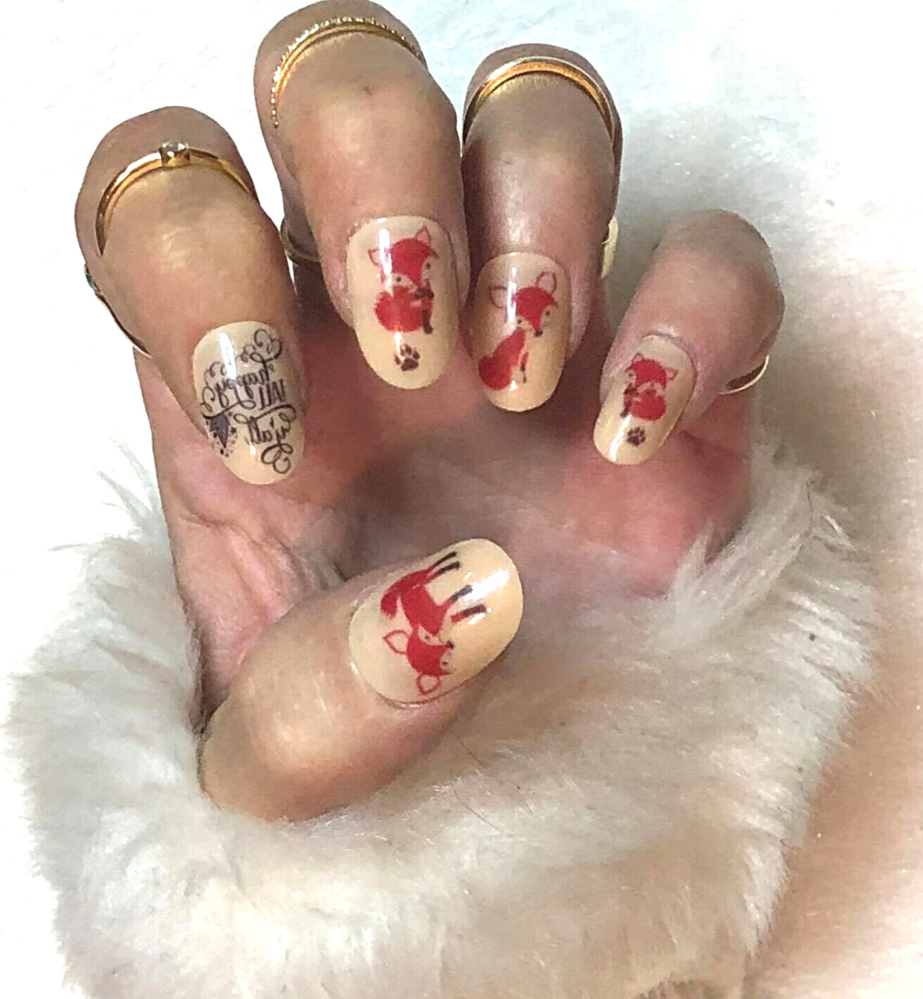Red Foxes Press-On Nail Set – Short Round (Size 0-9)