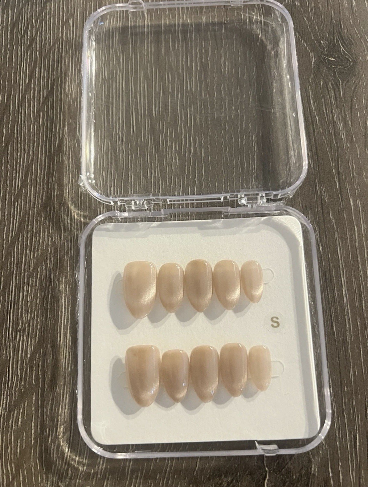 Reusable Glossy Press-On Nails – Salon Look, Easy Apply, Multiple Colors