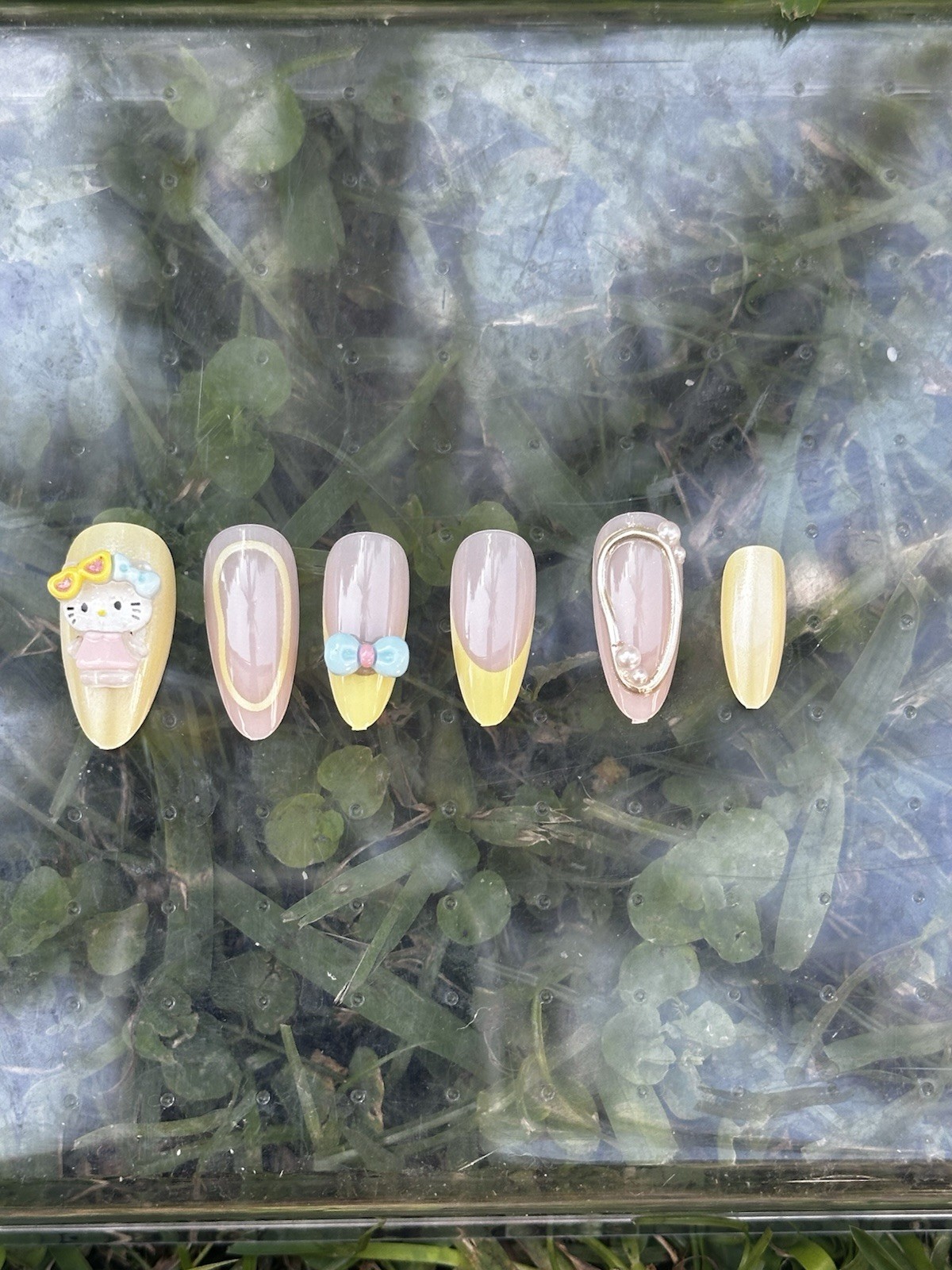 Hello Kitty Press-On Nails Set Yellow Nude 24 pcs French Medium Almond