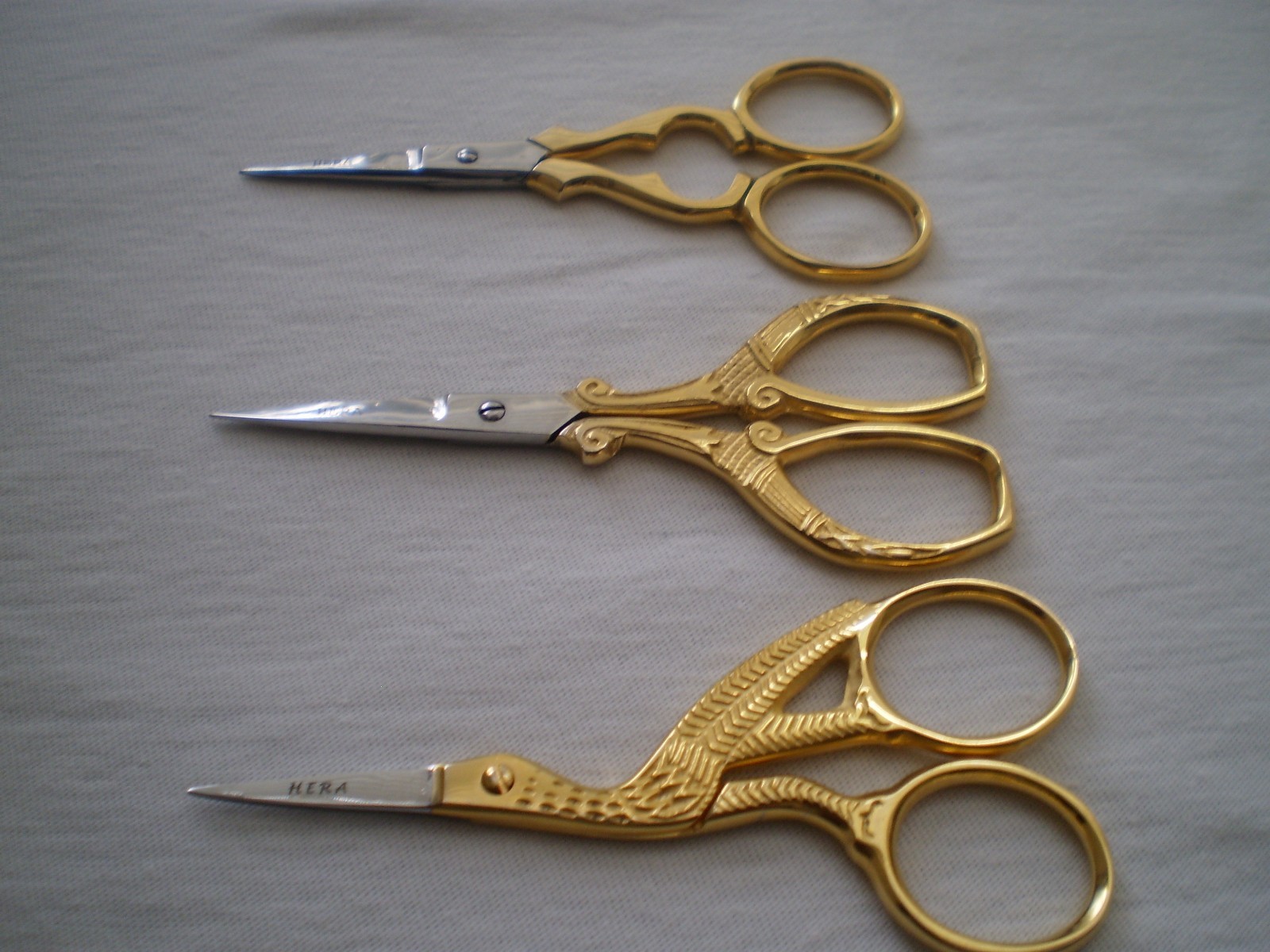 3 PCS SEAGULL & EMBROIDERY FANCY SCISSORS SIZE 3.5“ GOLD PLATED