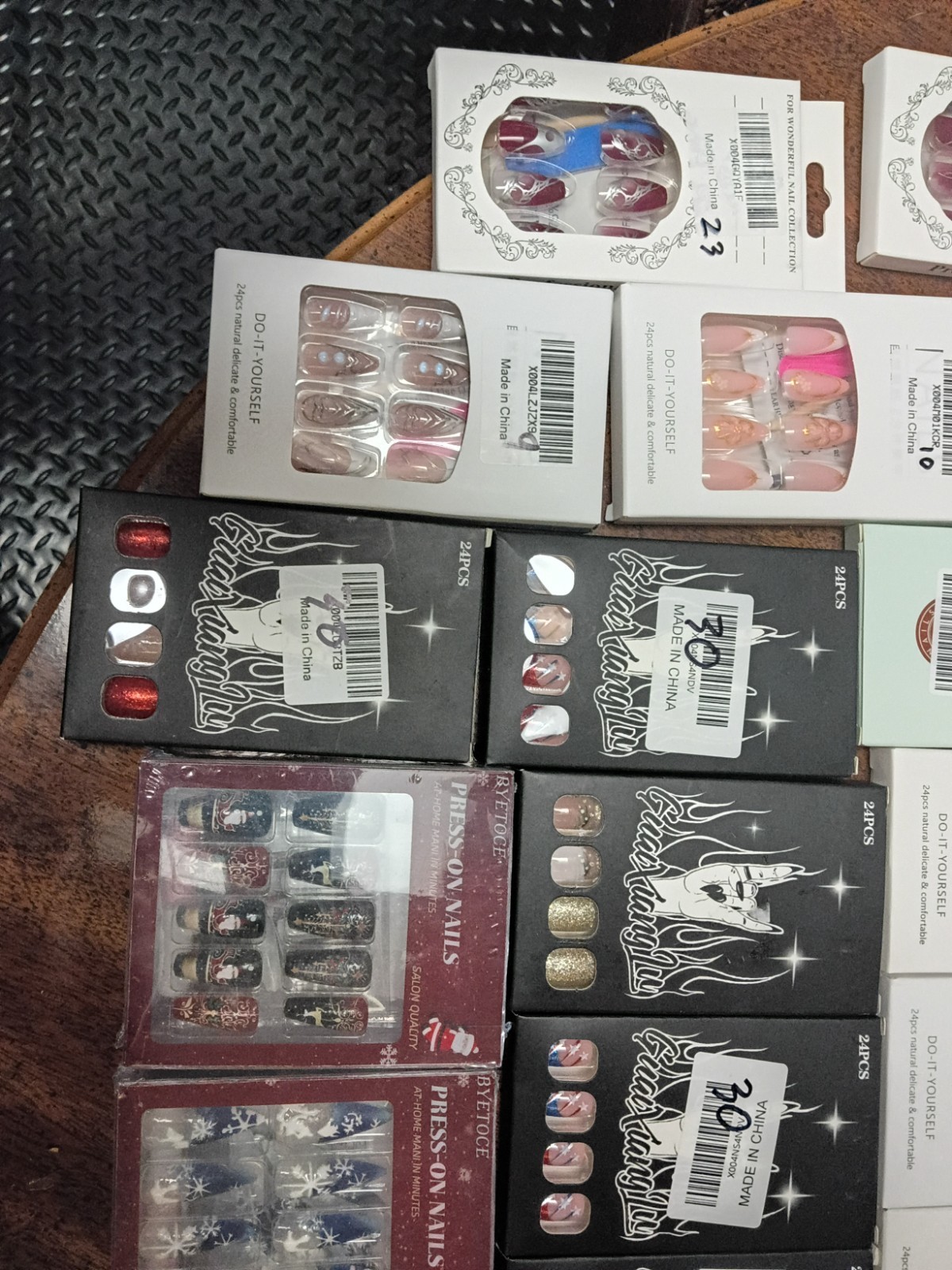 31 Sets Press On Fake Nails, Multiple Theme, Color, Shape, etc