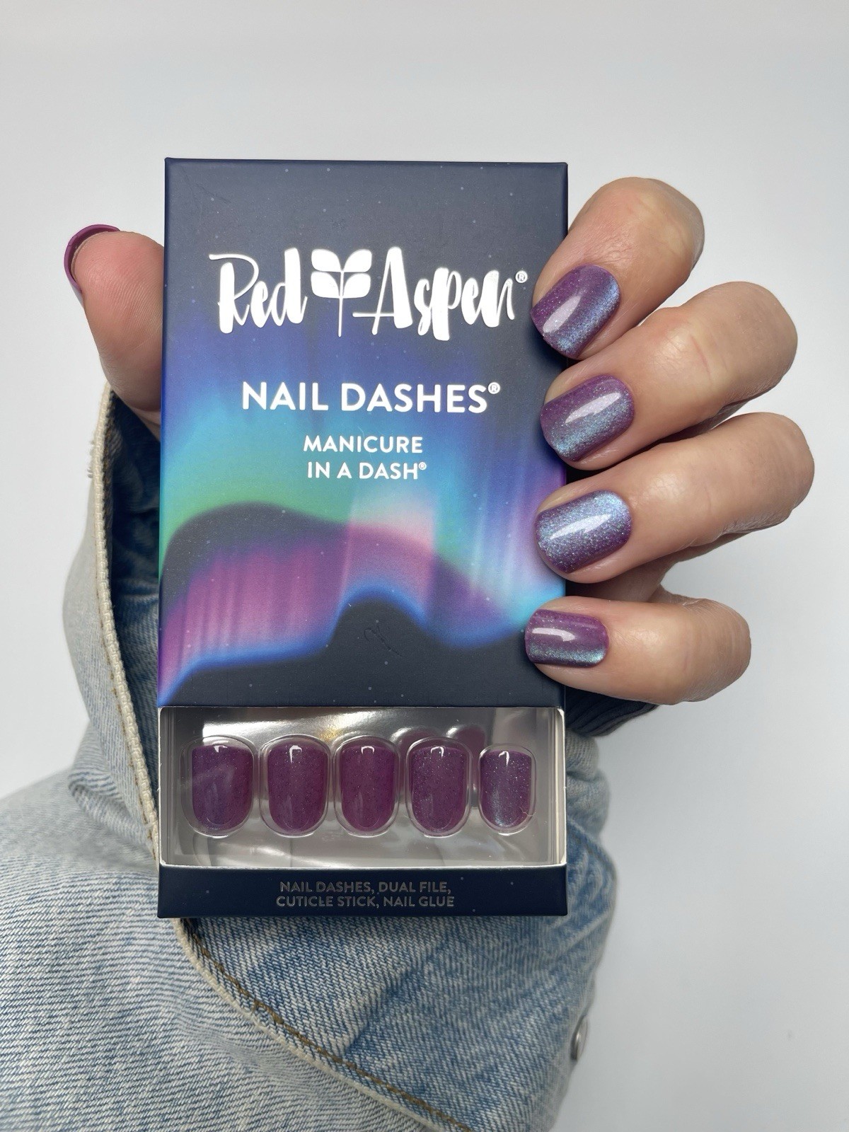 Red Aspen Press-On Nails Luminous Skies Linnet Short Square Cat Eye Shimmer Glue