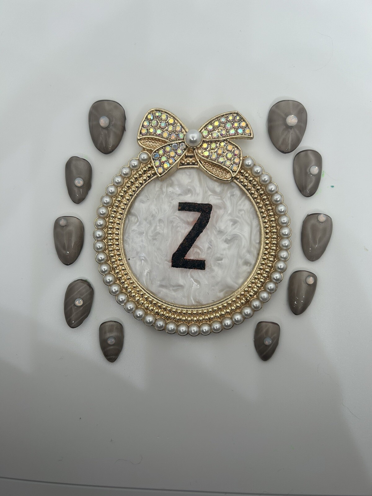 Z NAILZ Handmade M almond Magnetic Beige Press On Nails With “Opals”