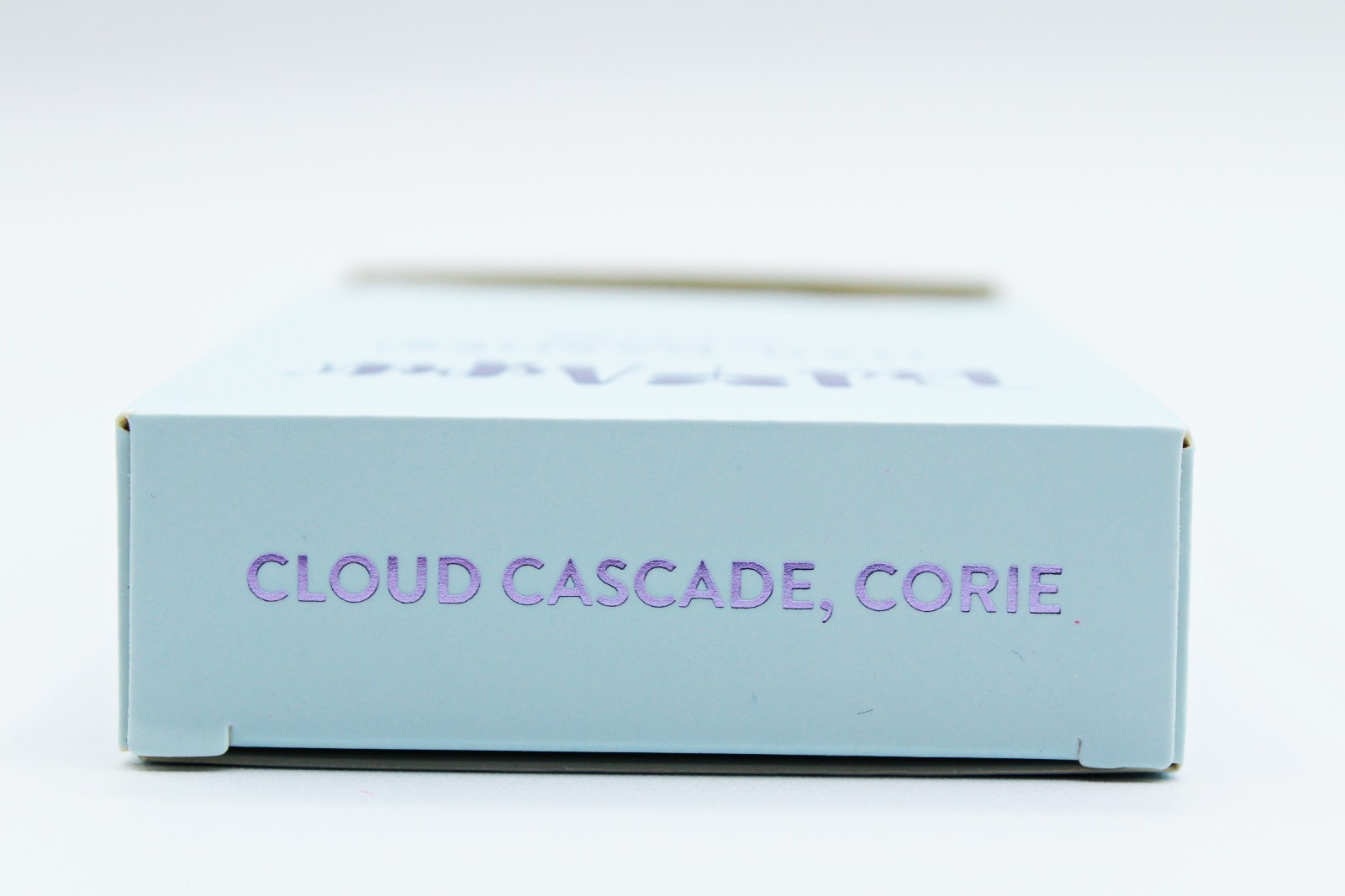 Red Aspen Short Almond Cloud Cascade Press-On False Nails- New in box