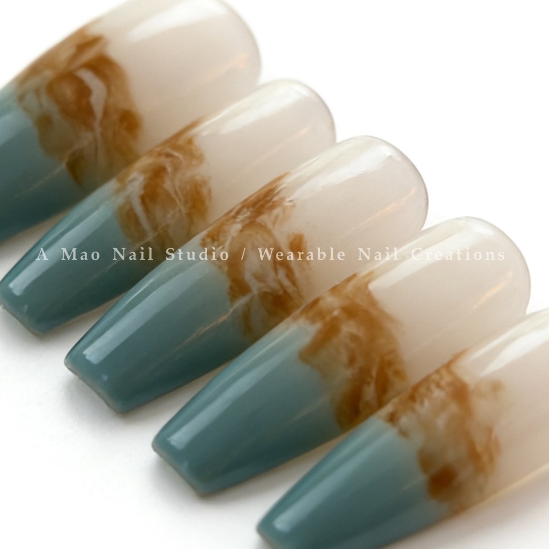 Press on nails – Amber Lake