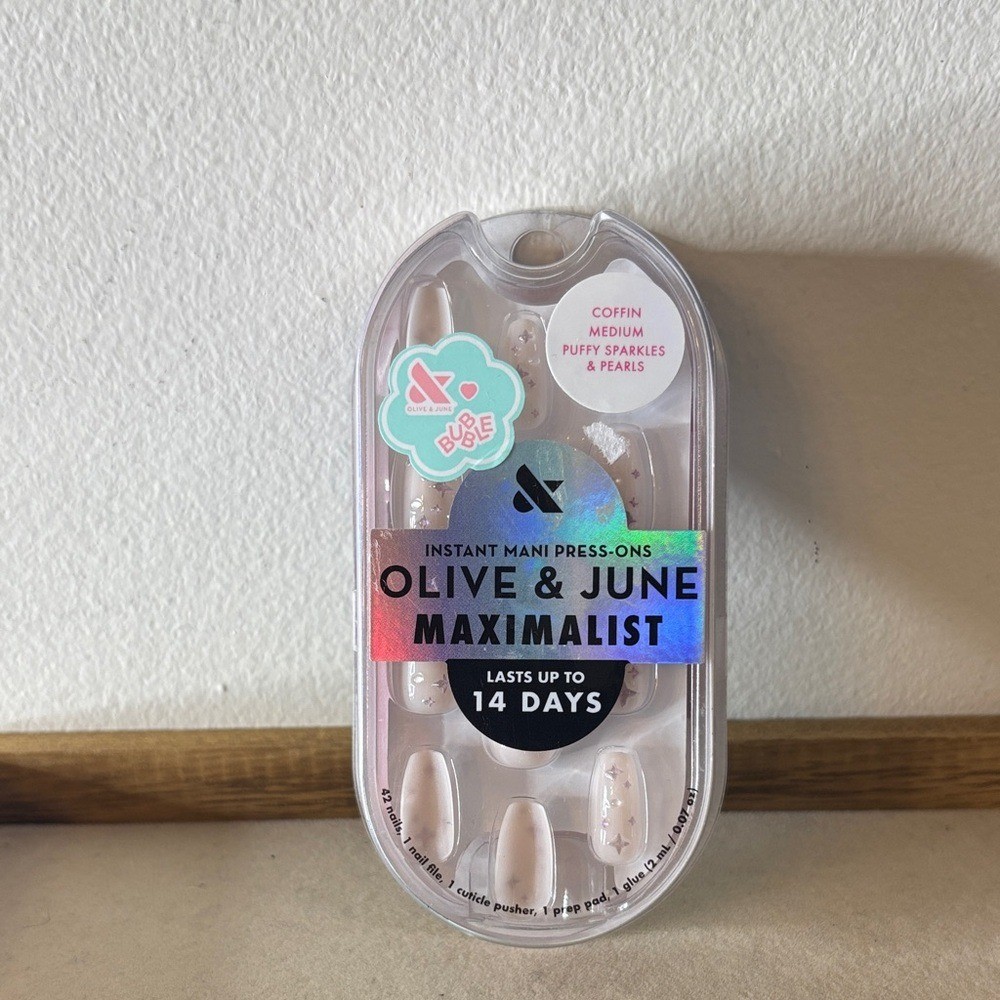 Olive & June Maximalist Instant Mani Press-On Nails – Puffy Sparkles and Pearls