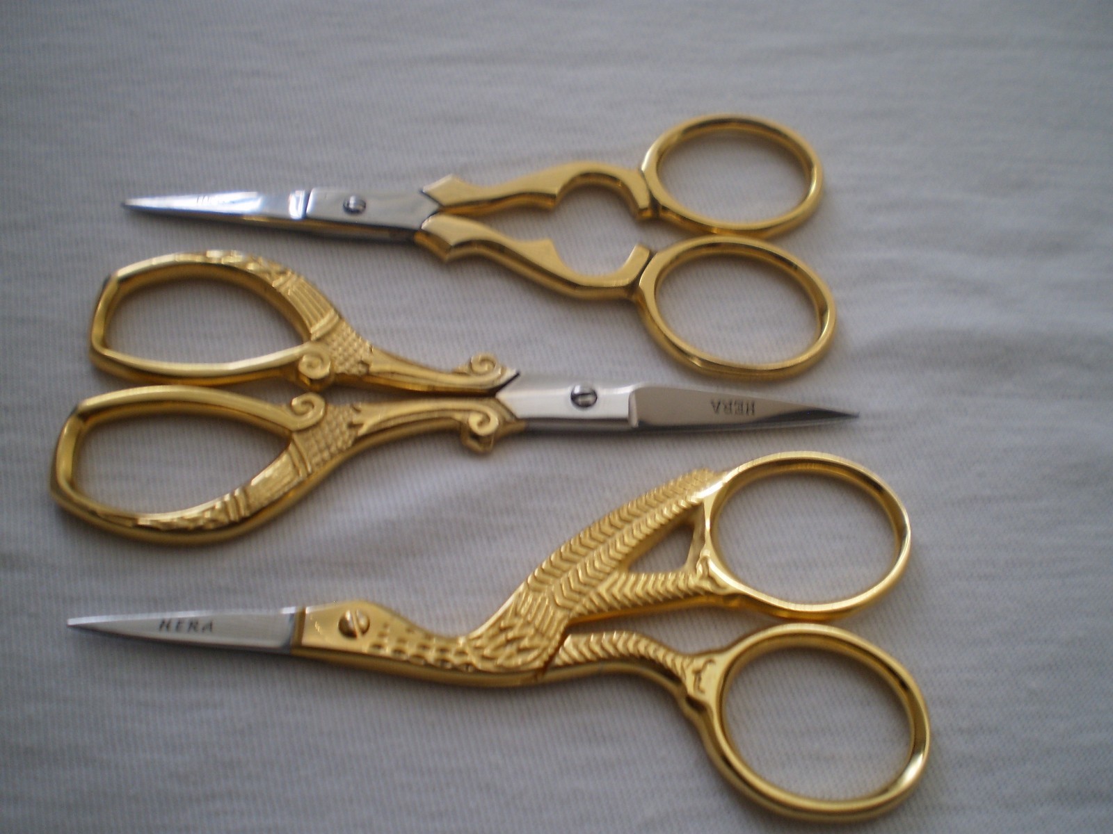3 PCS SEAGULL & EMBROIDERY FANCY SCISSORS SIZE 3.5“ GOLD PLATED