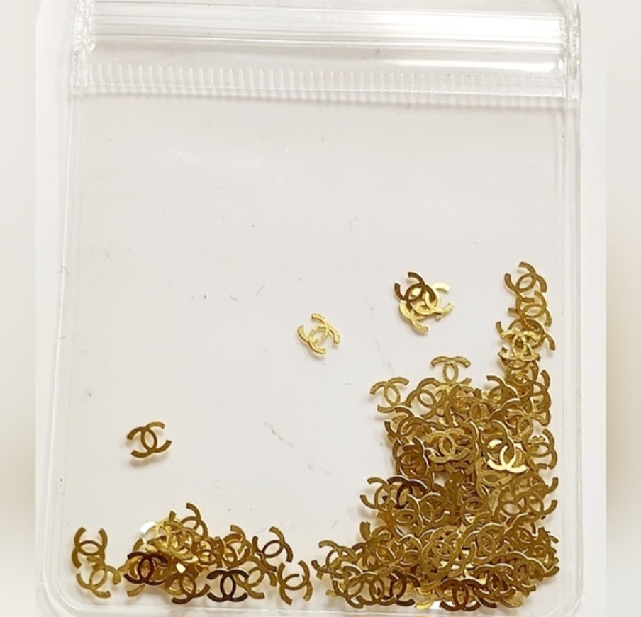 NWT NAIL ART DESIGN 4mm×5mm GOLD METAL NAIL DECALS: N°16