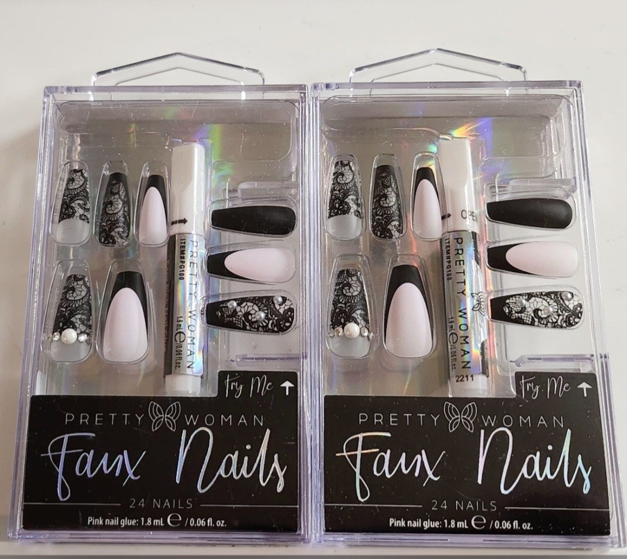 NWT PRETTY🦋WOMAN FAUX NAILS + GLUE!