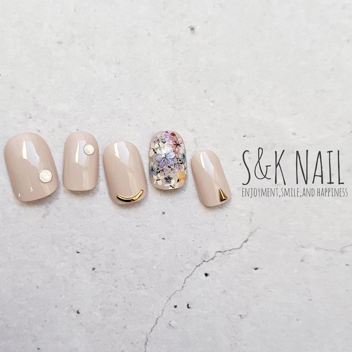Nail Tips Short Oval Flower III & Sheer Beige 26pcs Japan