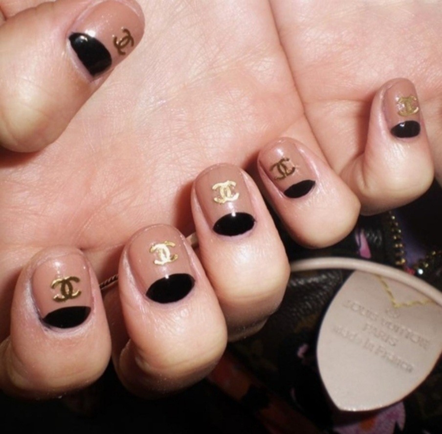 NWT NAIL ART DESIGN 4mm×5mm GOLD METAL NAIL DECALS: N°16