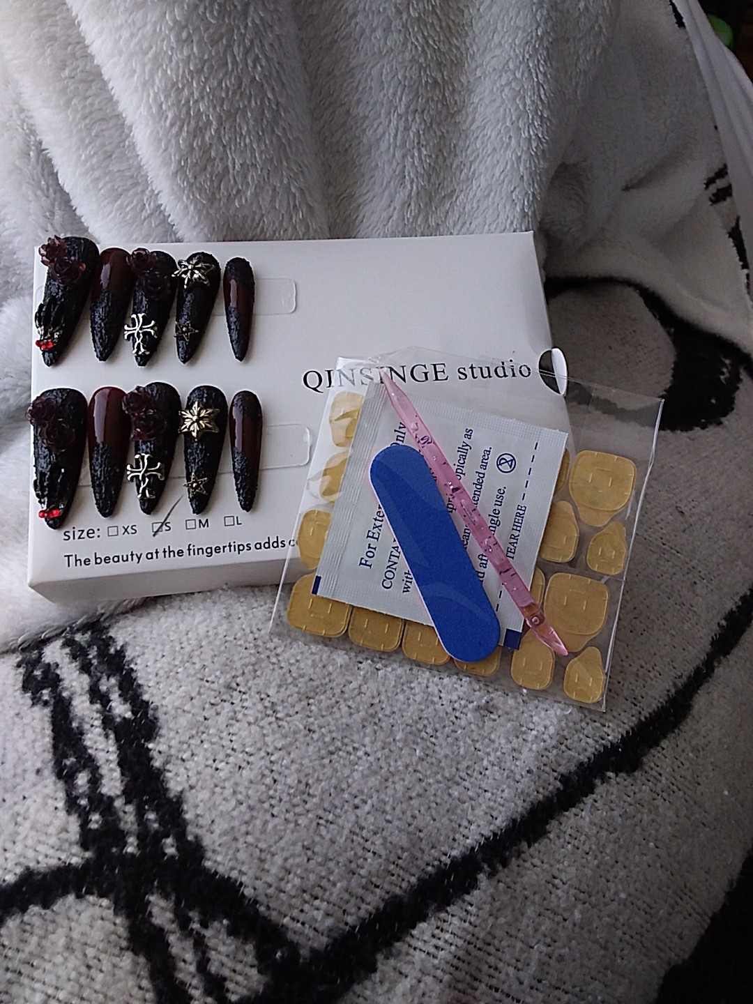 Qinsinge Dark Witch Press On Nails Witha Black Gothic Design And 3D Charms