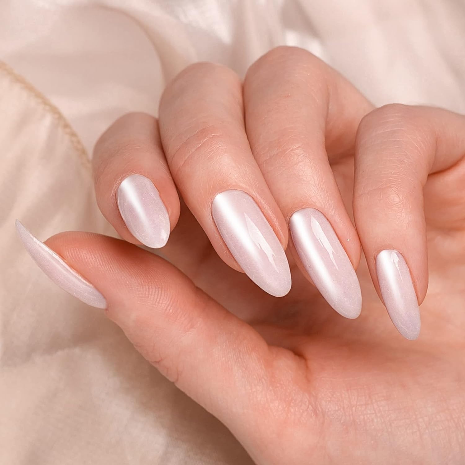 White Pearl Chrome Nail Powder – Iridescent Mirror Effect for Stunning Manicures