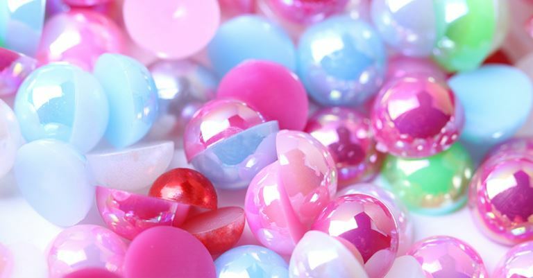 FLAT BACKED HALF PEARLS – ASSORTED SIZES AND COLOURS BEAD CRAFT