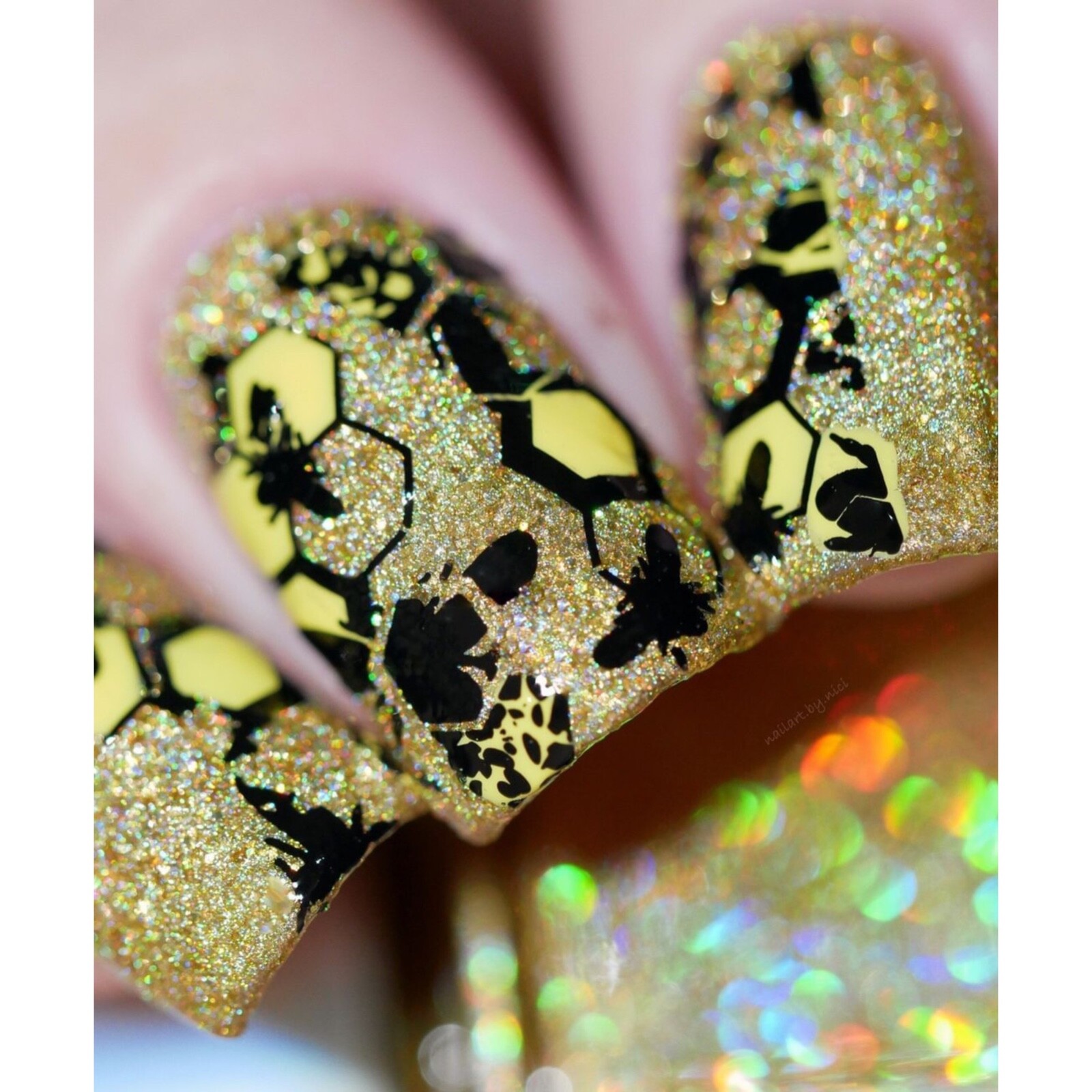 B075 Somewhere in Bee-tween Stamping Plate For Stamped Nail Art Design