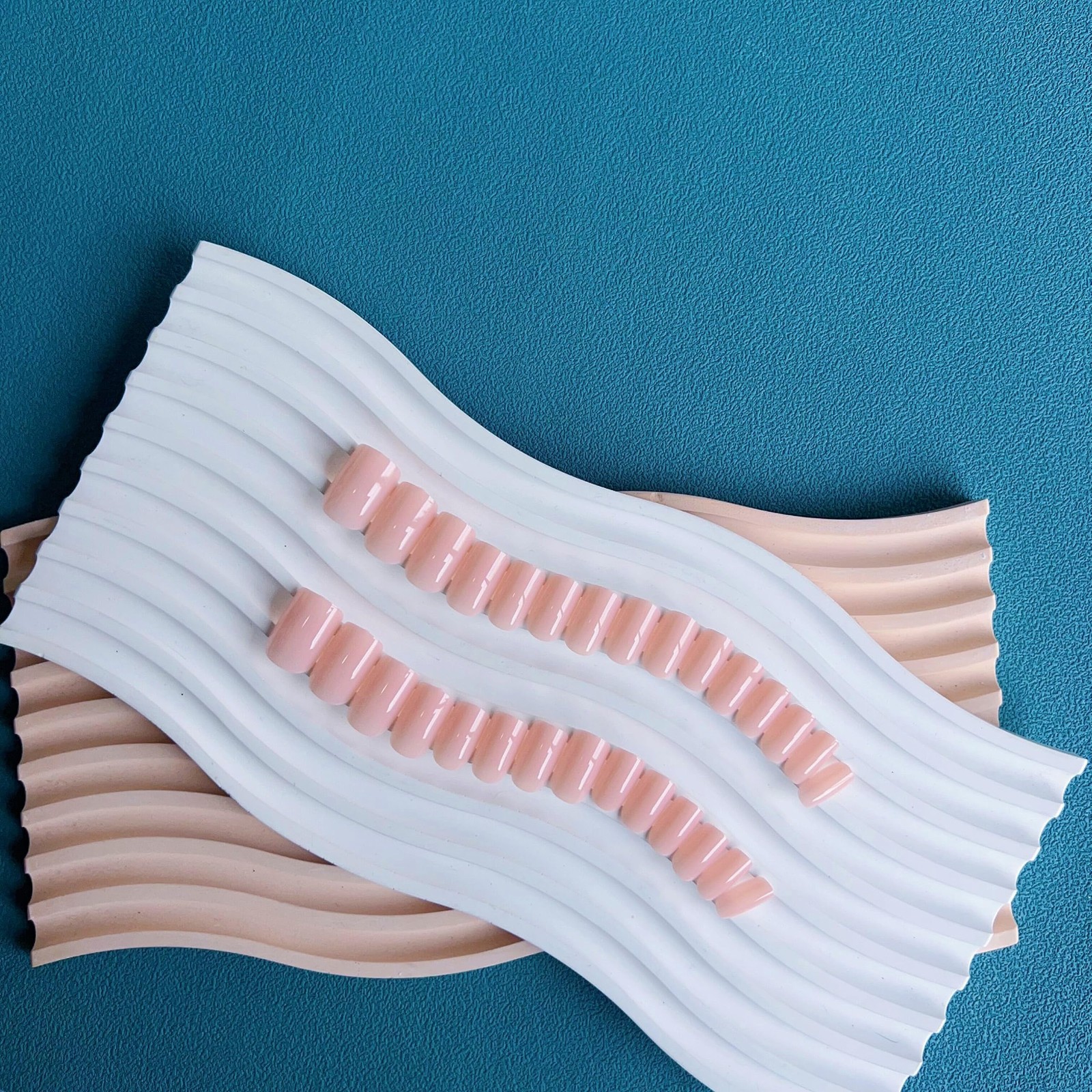 KQueenest 30 PCS Pale Pink 30 pieces short Medium, square glossy pale pink