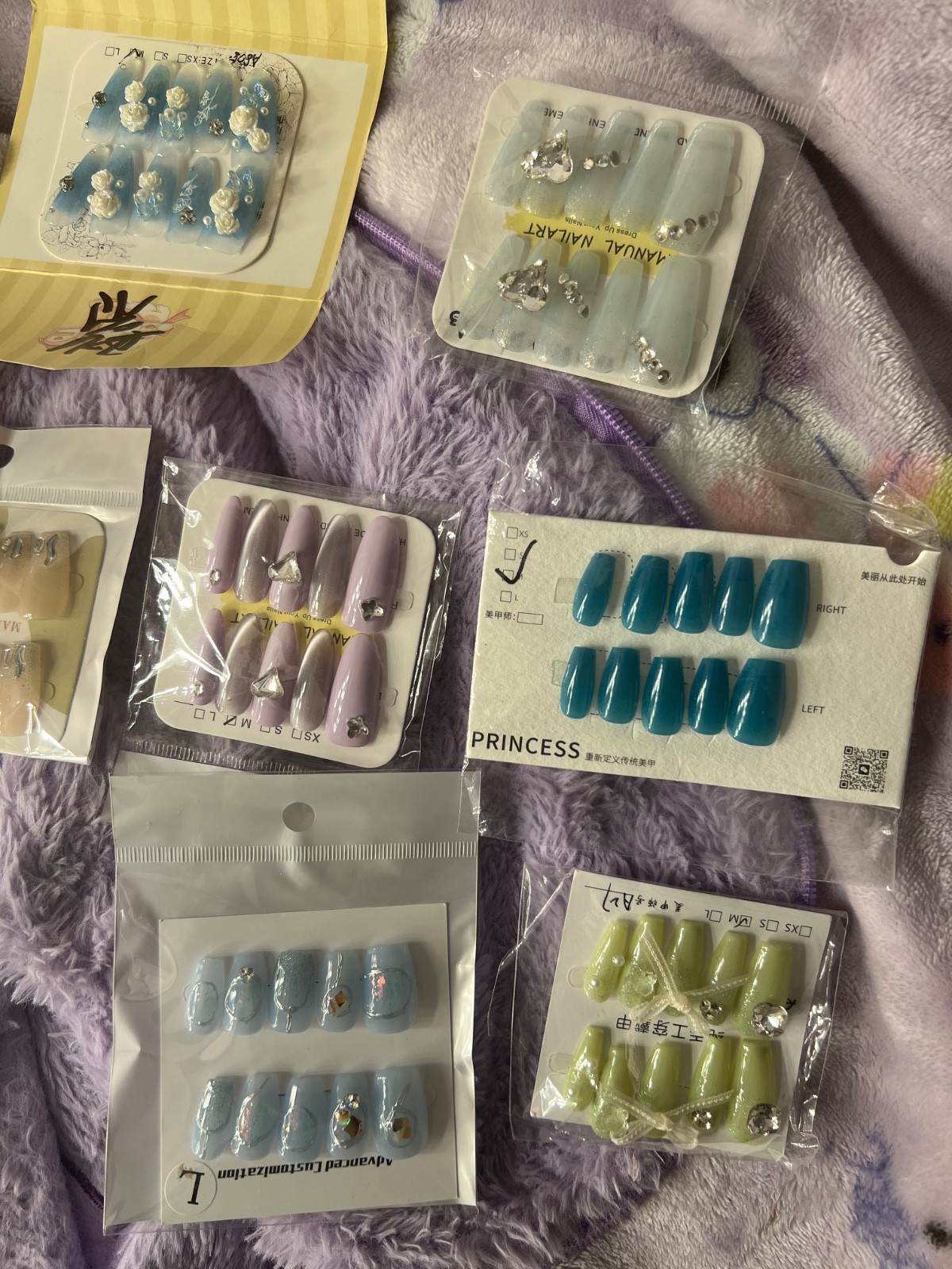 Super high quality, reusable, handmade press on nails. You get 5 pairs with glue