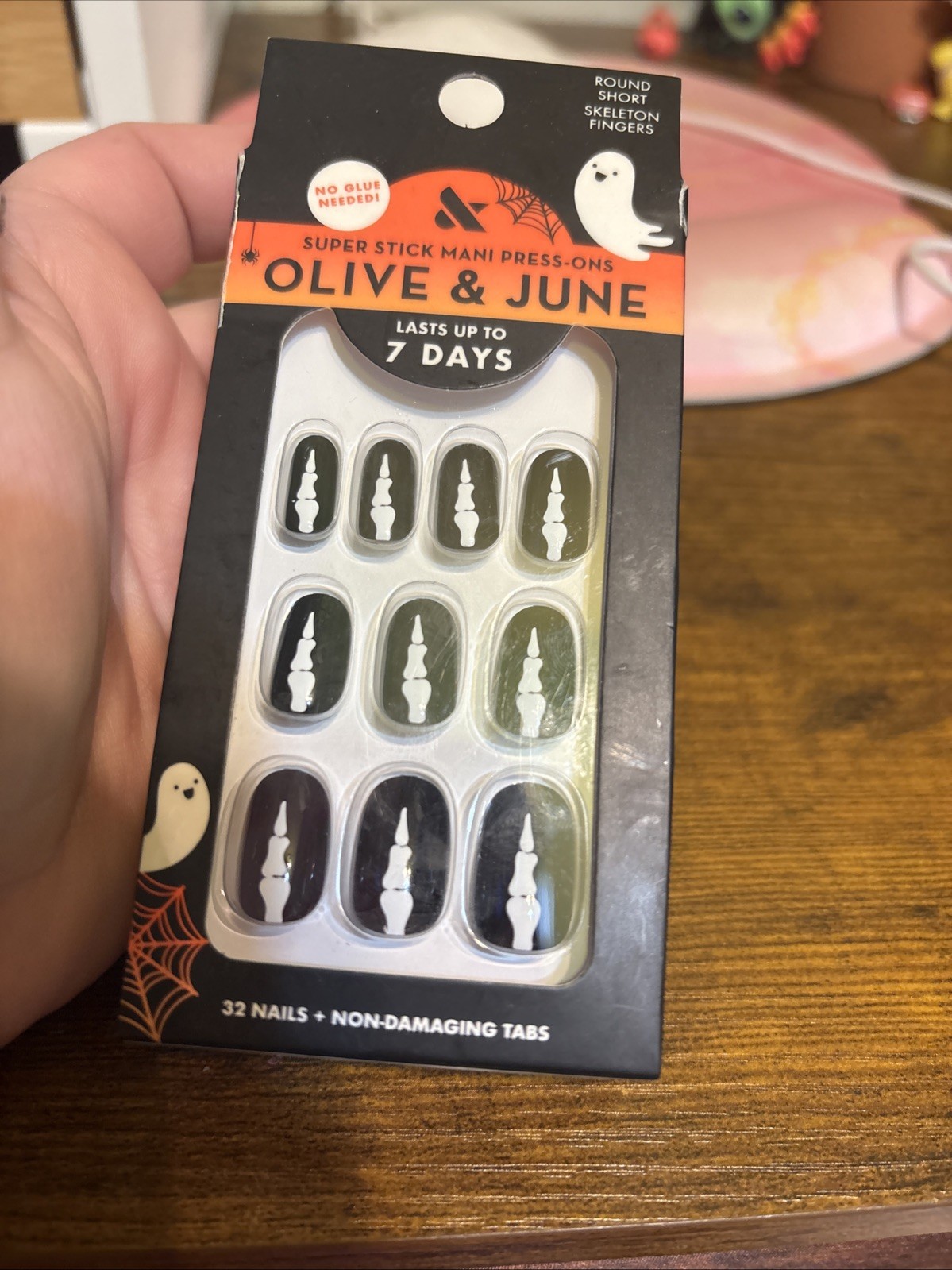 Olive & June Super Stick Mani Press-On Nails 32 Short Round Skeleton Fingers