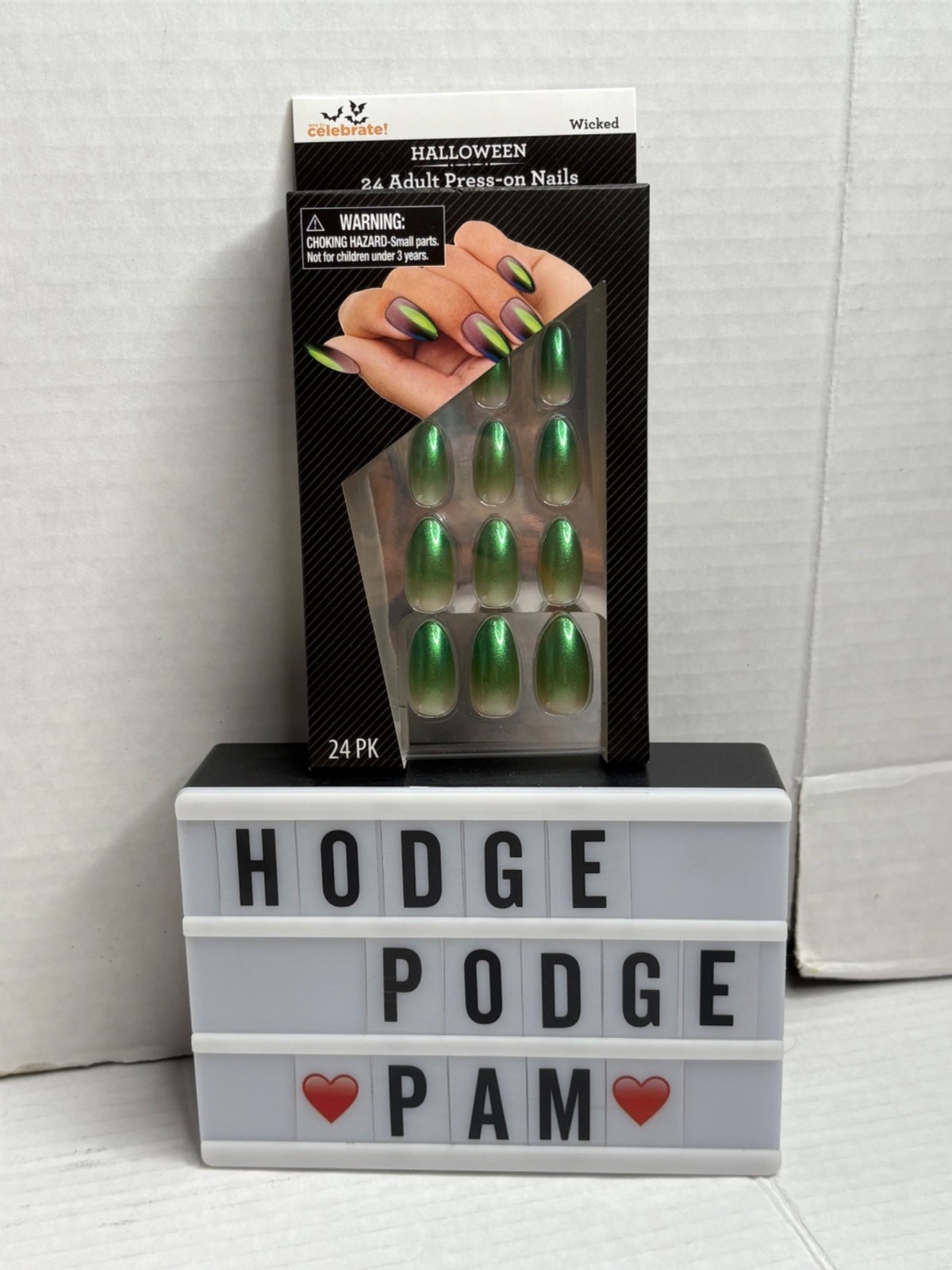 Wicked Ombre Green Press On Nails 24 Count No Glue Adult Set Halloween Witch